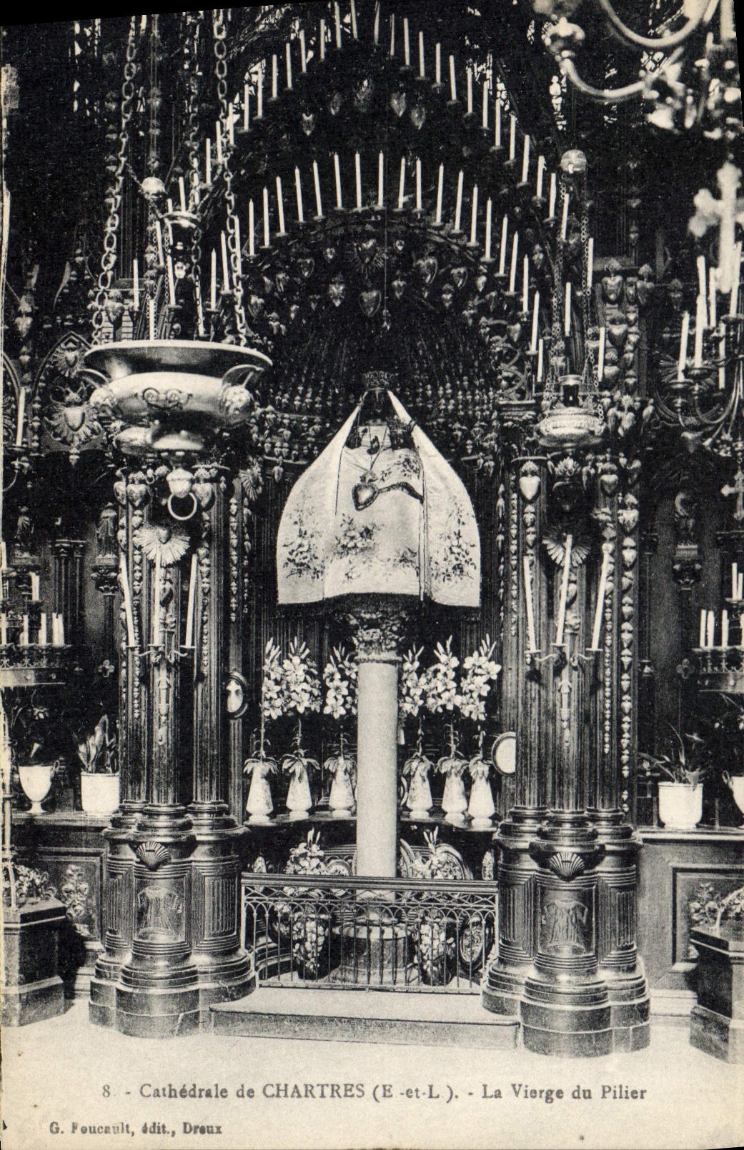 CPA Cathedrale de Chartres E et L la Vierge du Pilier 
