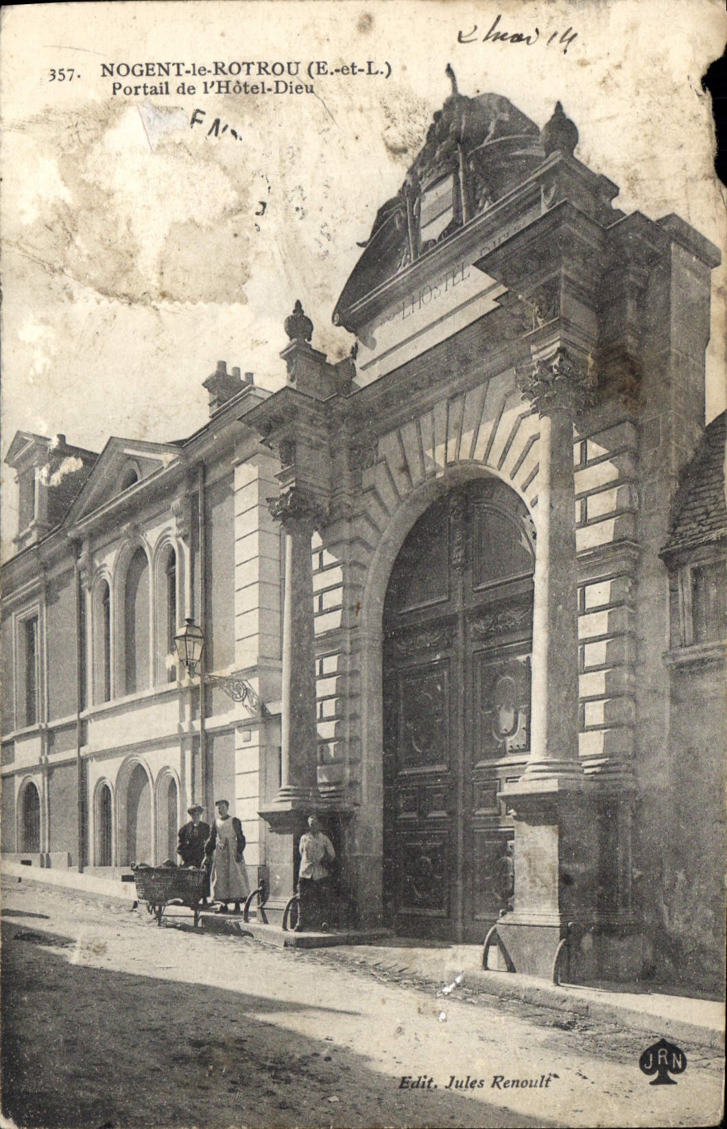 CPA Nogent le Rotrou E et L Portail de l'Hotel Dieu