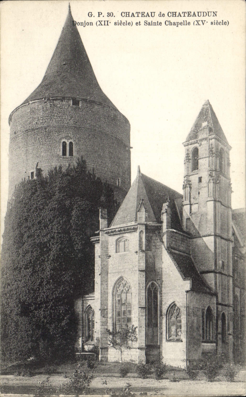 CPA Chateau de Chateaudun Donjon XII siecle et Sainte Chapelle XV siecle