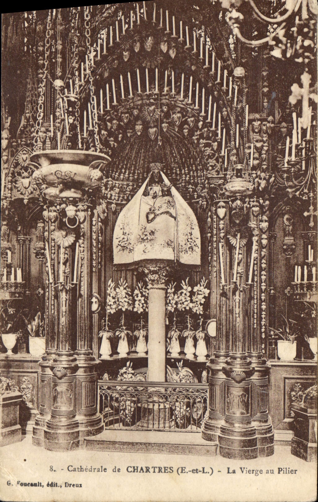 CPA Cathedrale de Chartres E et L la Vierge au Pilier 