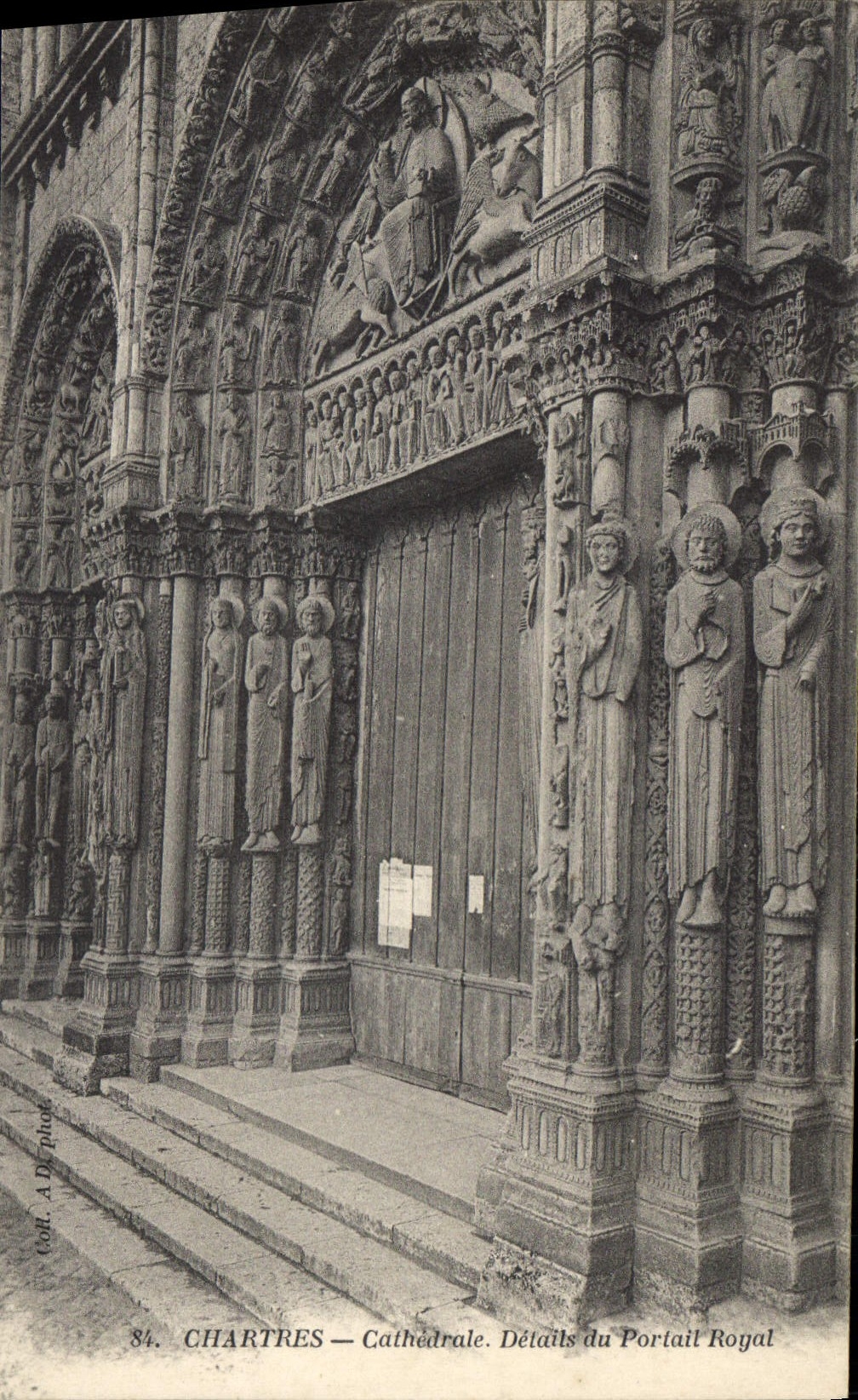 CPA Chartres Cathedrale Details du Portail Royal 