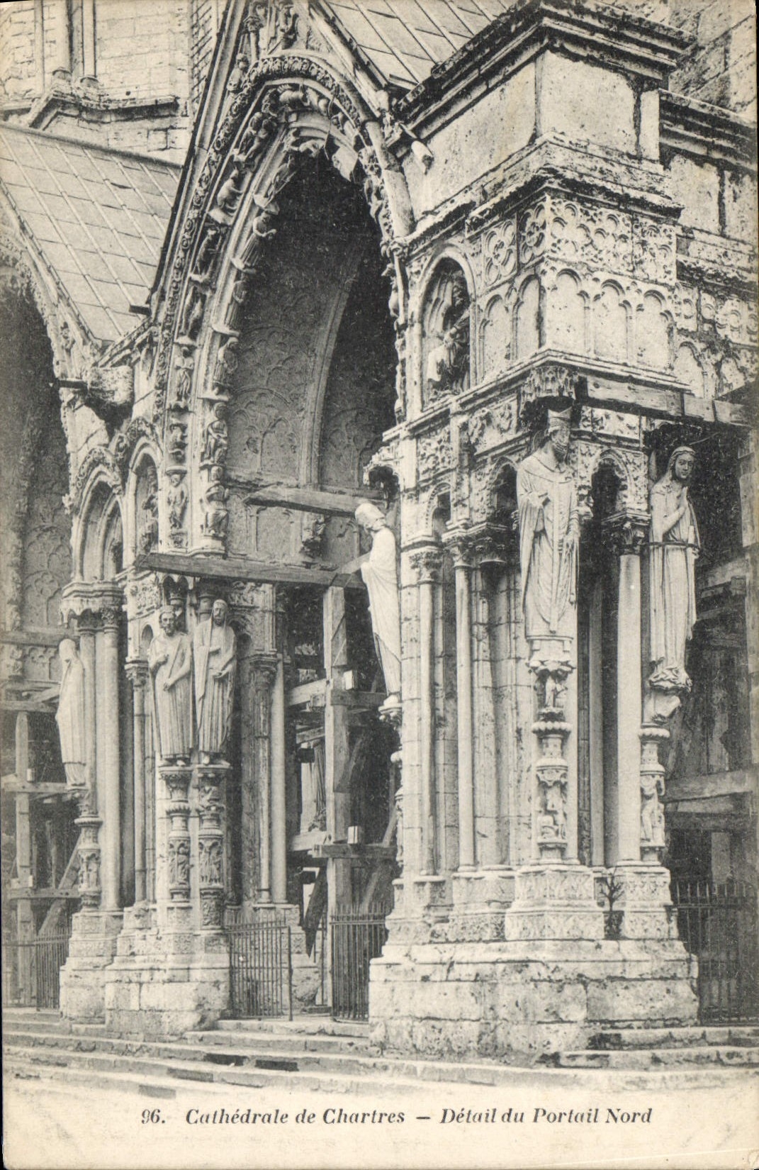 CPA Cathedrale de Chartres Detail du Portail Nord