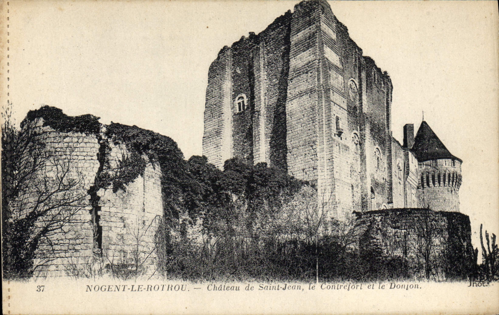 CPA Nogent le Rotrou Chateau de Saint Jean le Contrefort et le Donjon