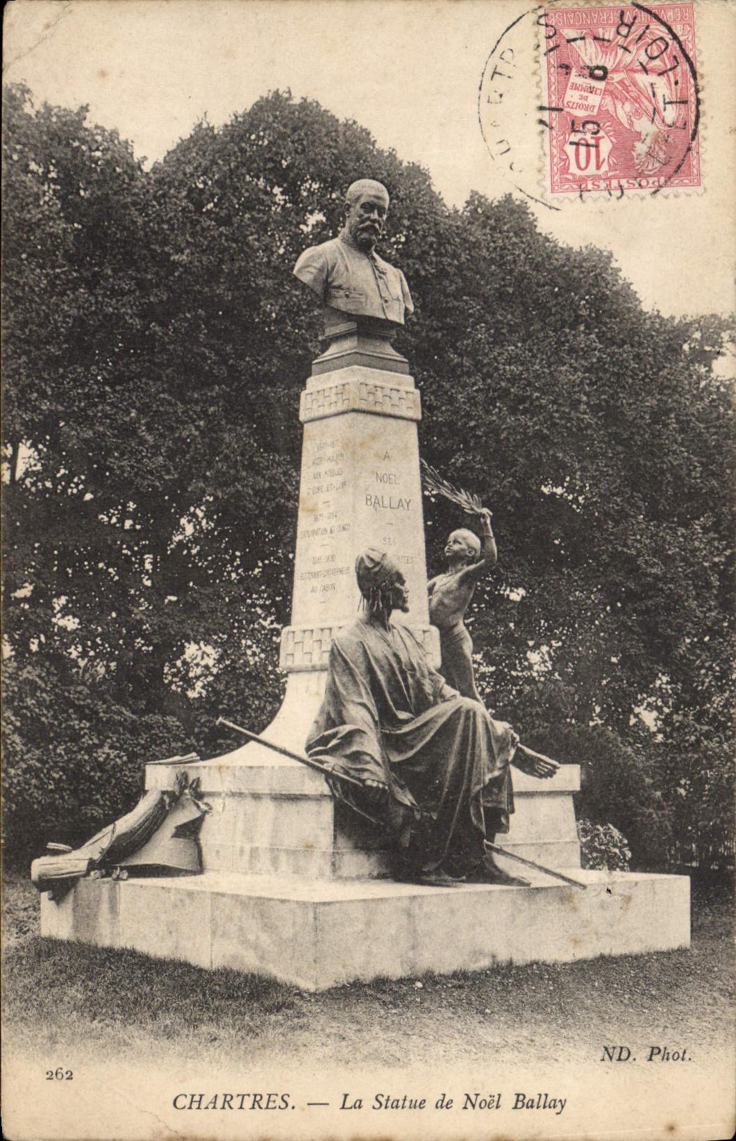 CPA Chartres la Statue de Noel Ballay 