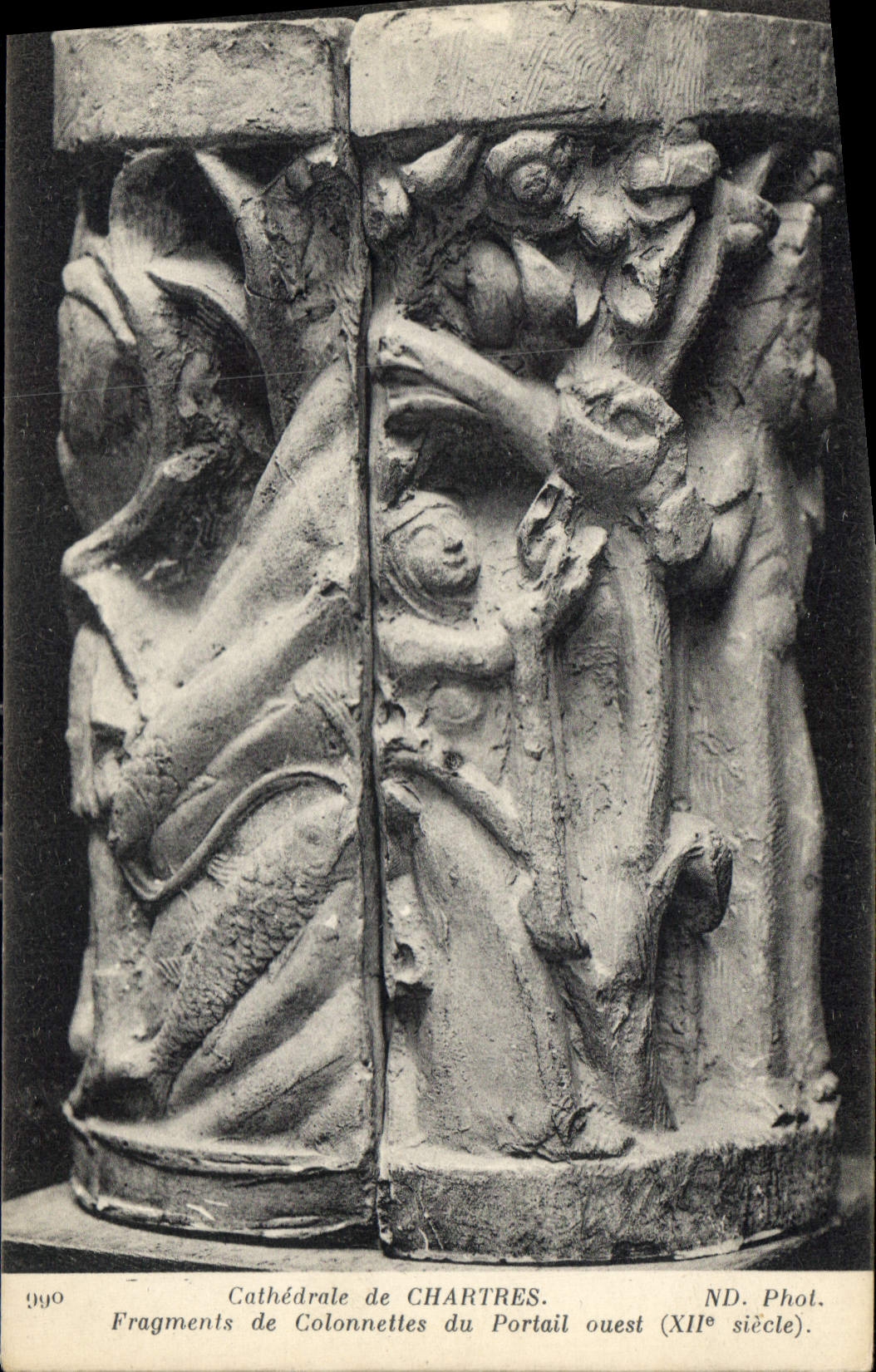 CPA Cathedrale de Chartres Fragments de Colonnettes du Portail Ouest XII siecle 