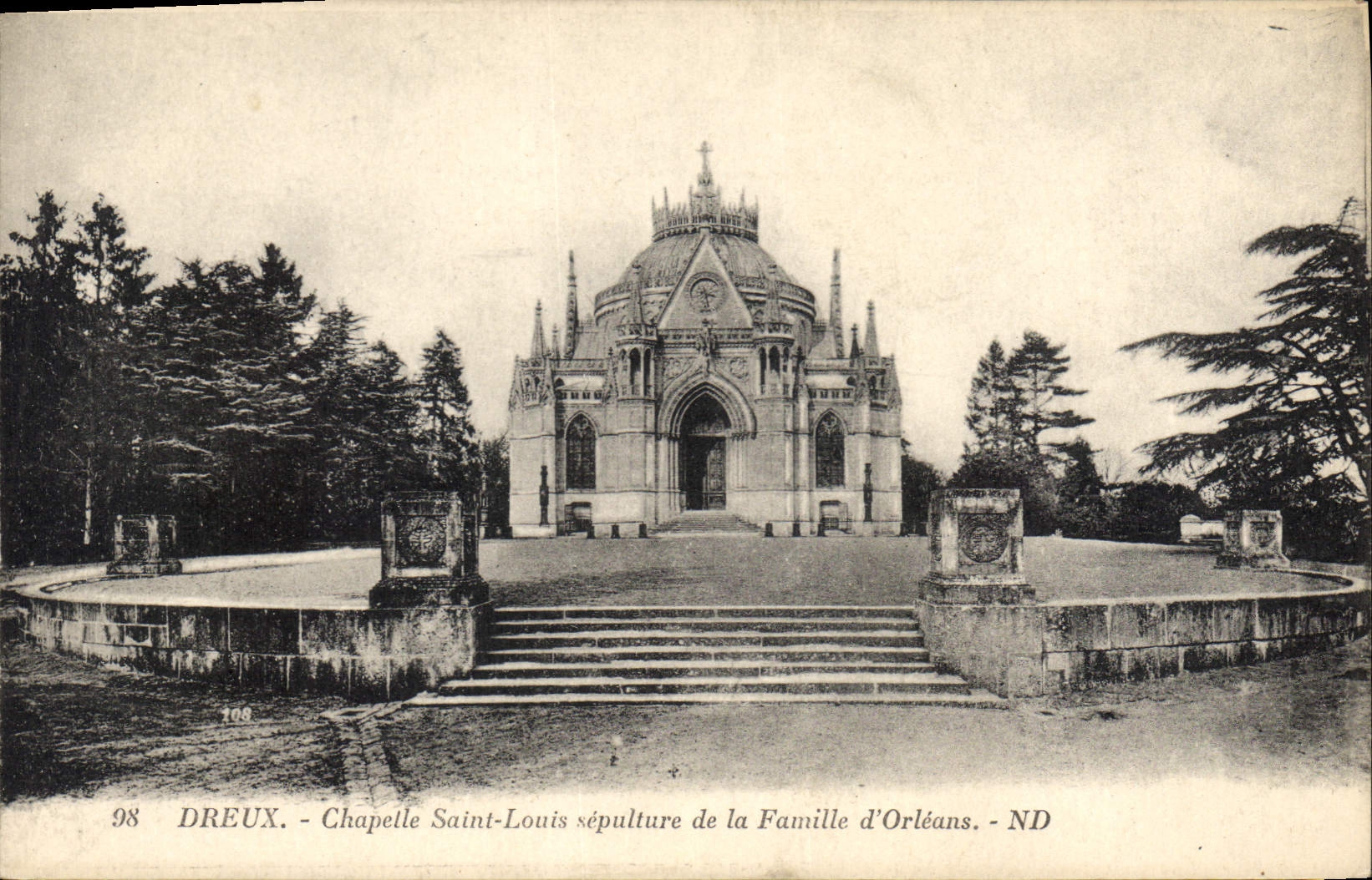 CPA Dreux Chapelle Saint Louis Sepulture de la Famille d'Orleans 