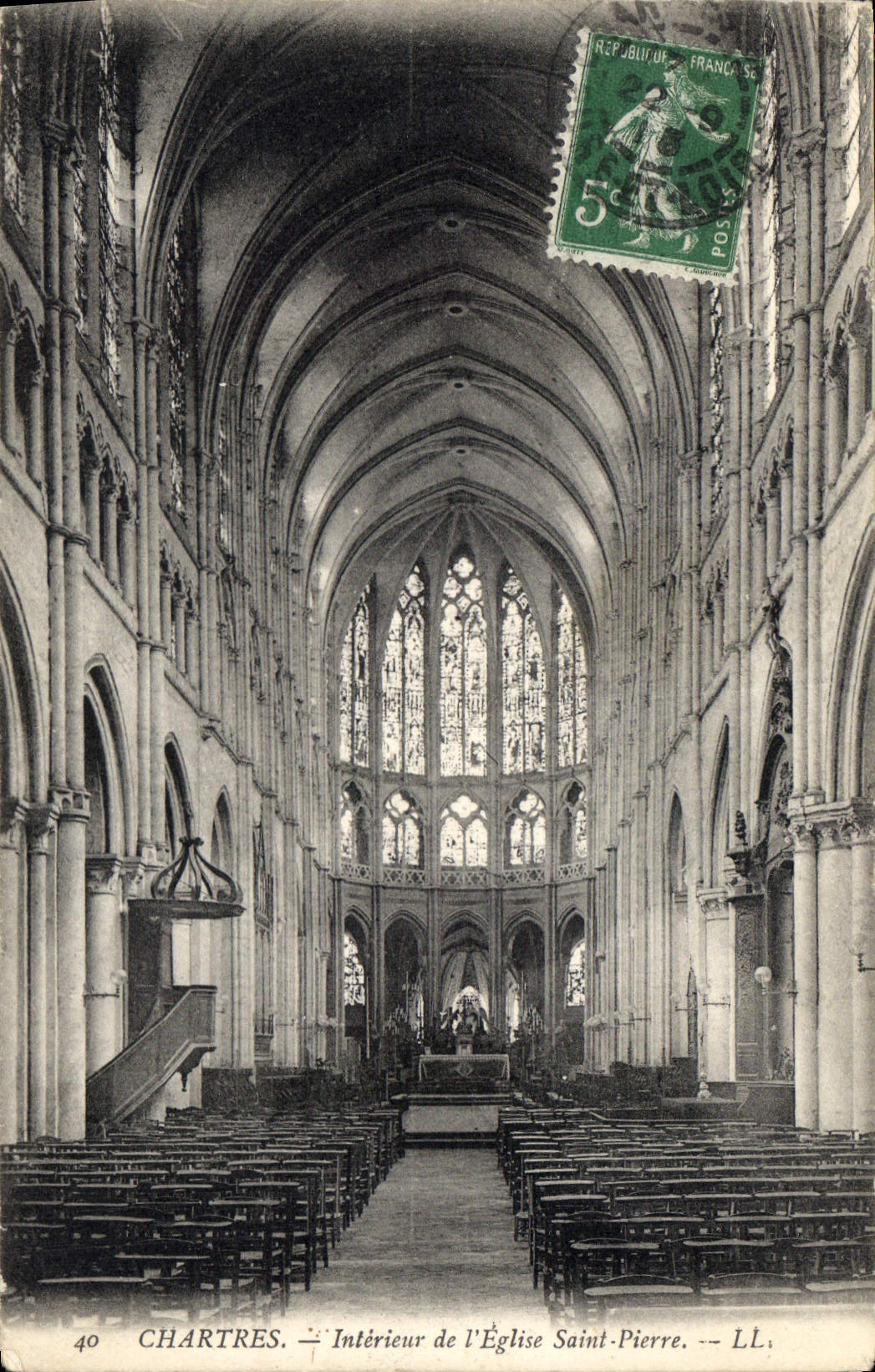 CPA Chartres Interieur de l'eglise Saint Pierre