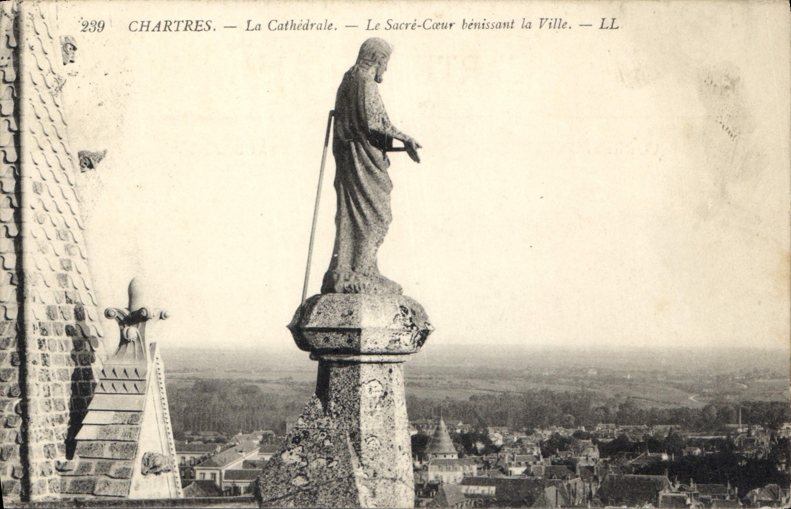 CPA Chartres la Cathedrale le Sacre Coeur benissant la Ville