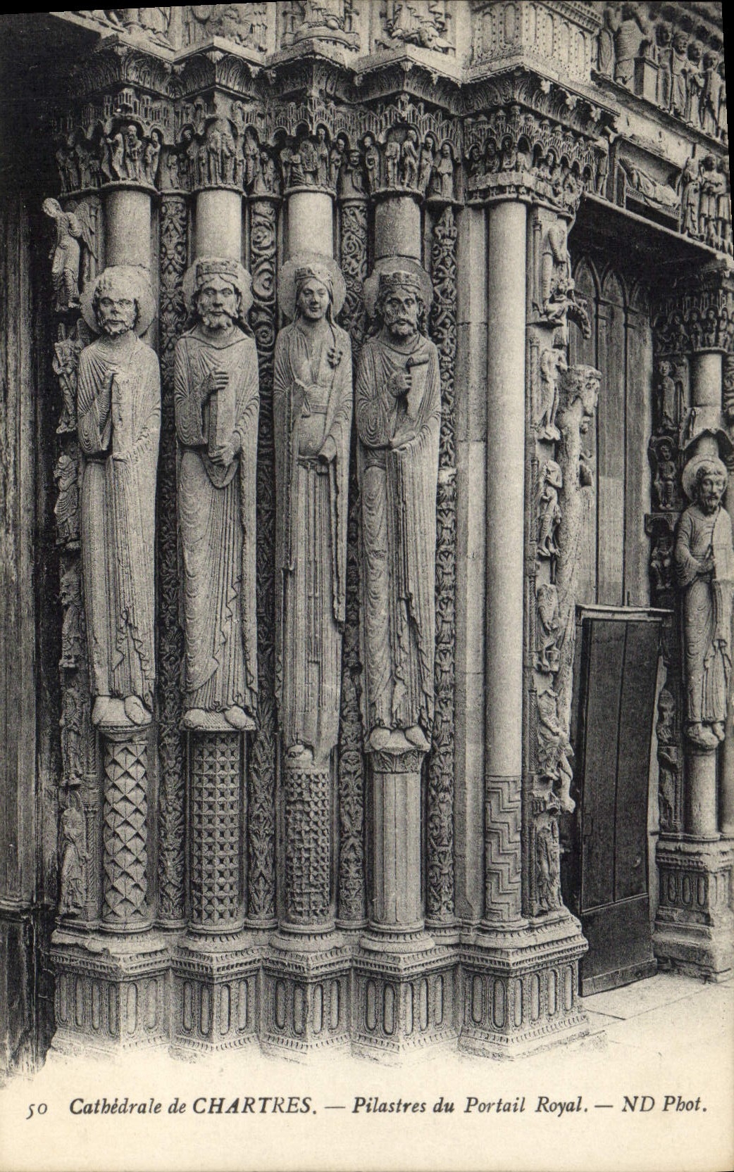 CPA Cathedrale de Chartres Pilastres du Portail Royal 