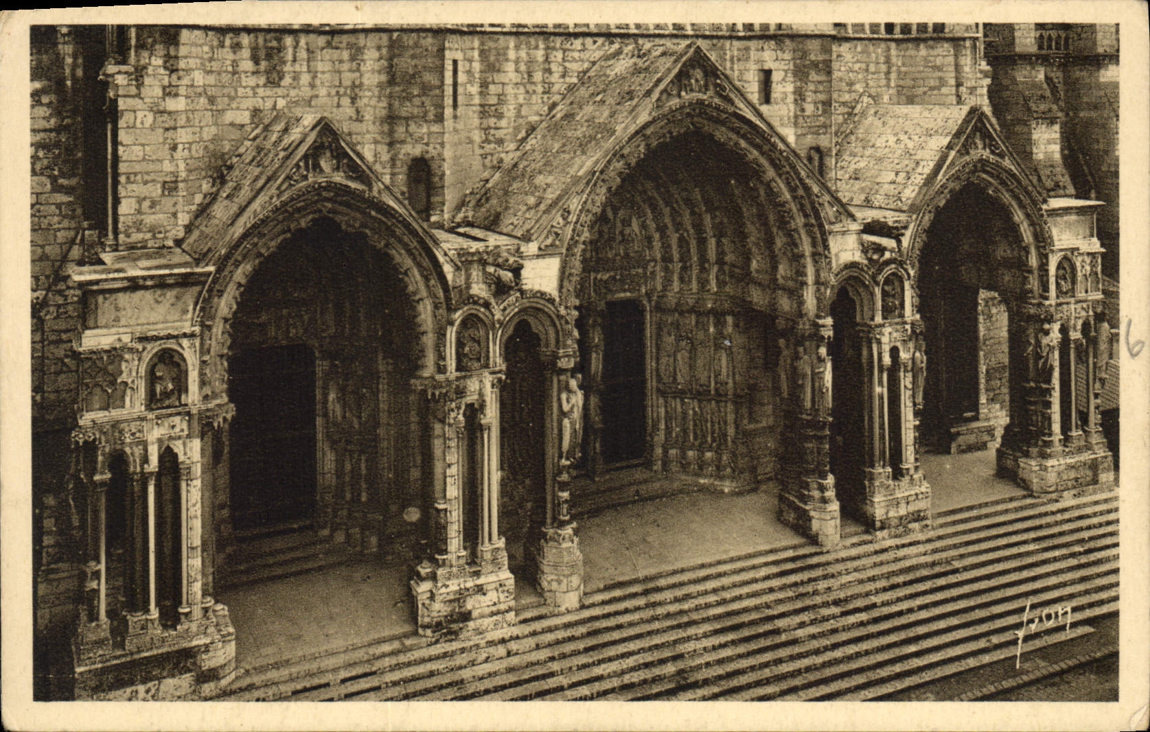 CPA La Douce France Chartres Eure et Loir le Portail Nord 