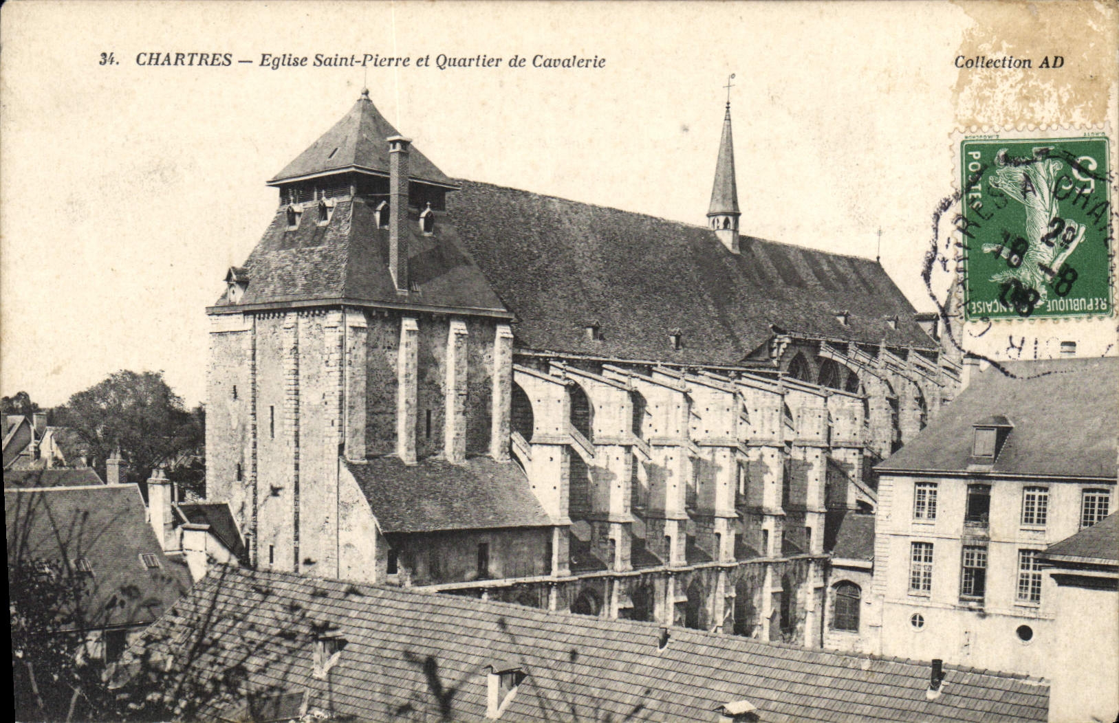 CPA Chartres Eglise Saint Pierre et Quartier de Cavalerie 