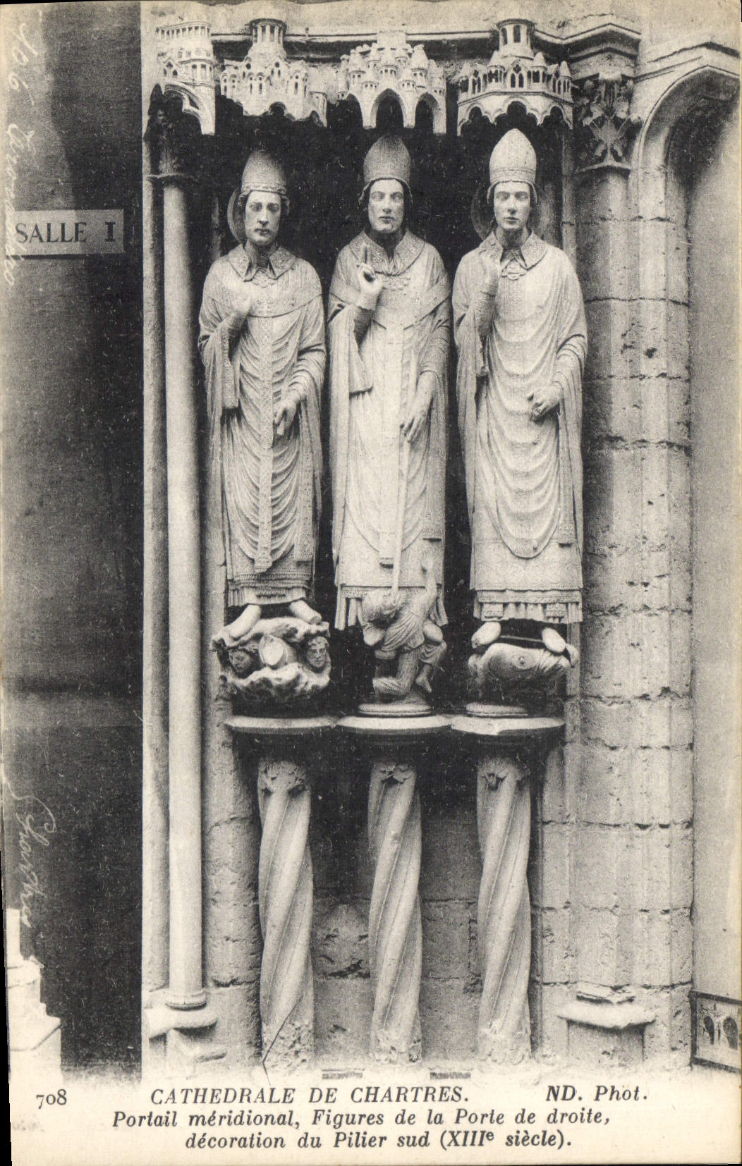 CPA Cathedrale de Chartres Portail meridional Figures de la Porte de droite decoration du Pilier sud