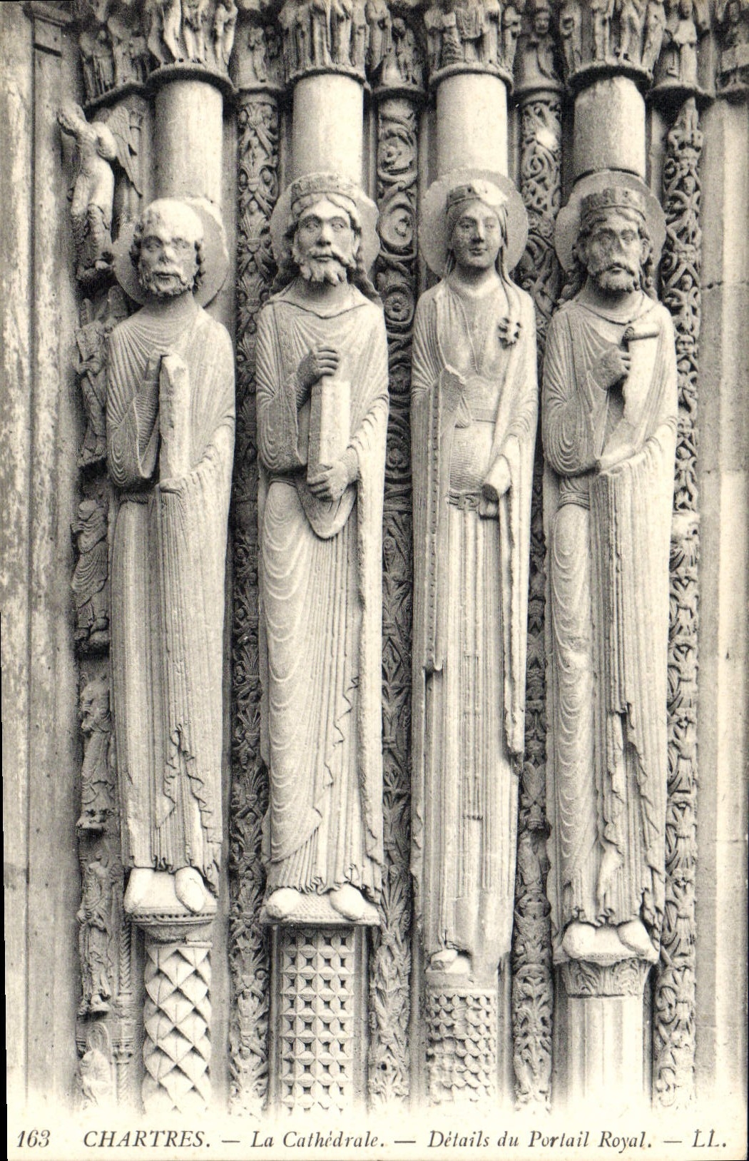 CPA Chartres La Cathedrale Details du Portail Royal 