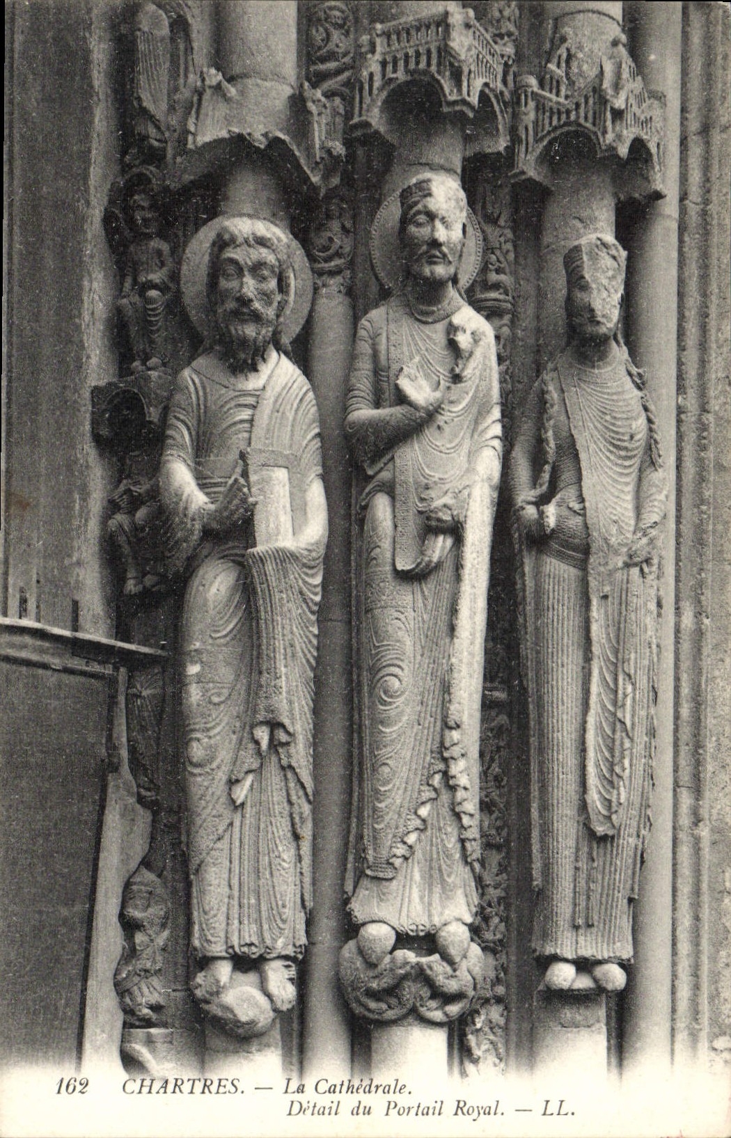 CPA Chartres La Cathedrale Details du Portail Royal