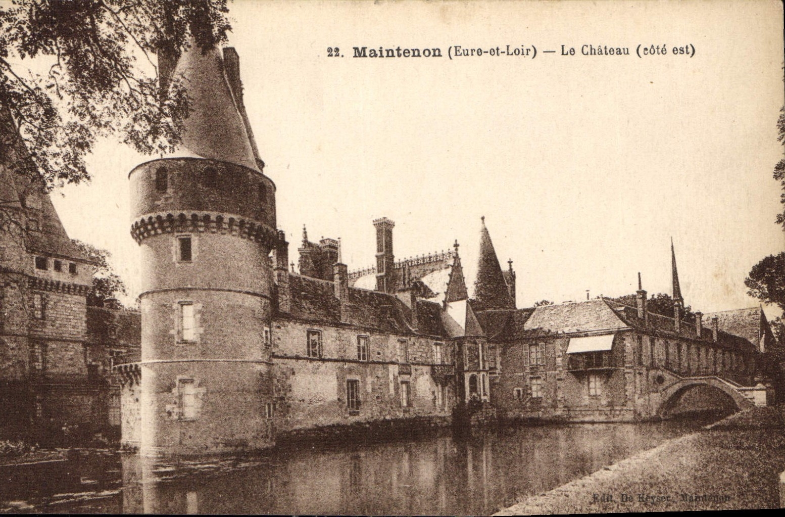 CPA Maintenon Eure et Loir Le Chateau cote est