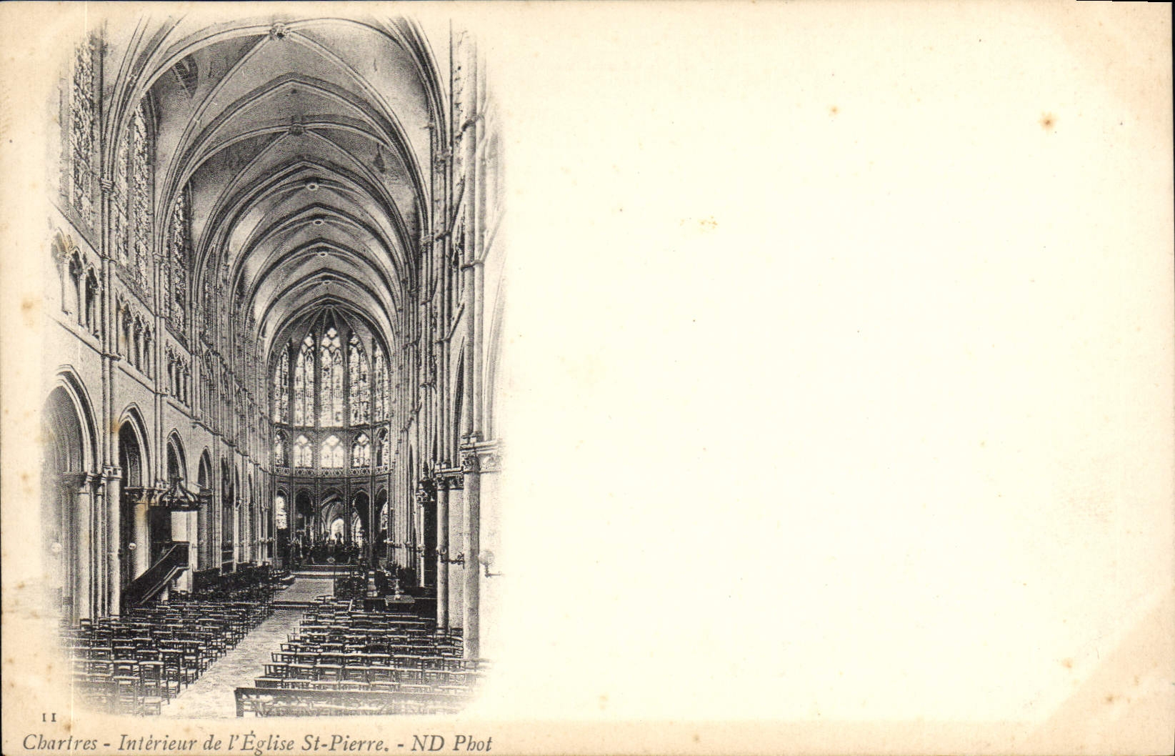 CPA Chartres Interieur de l'eglise St Pierre 