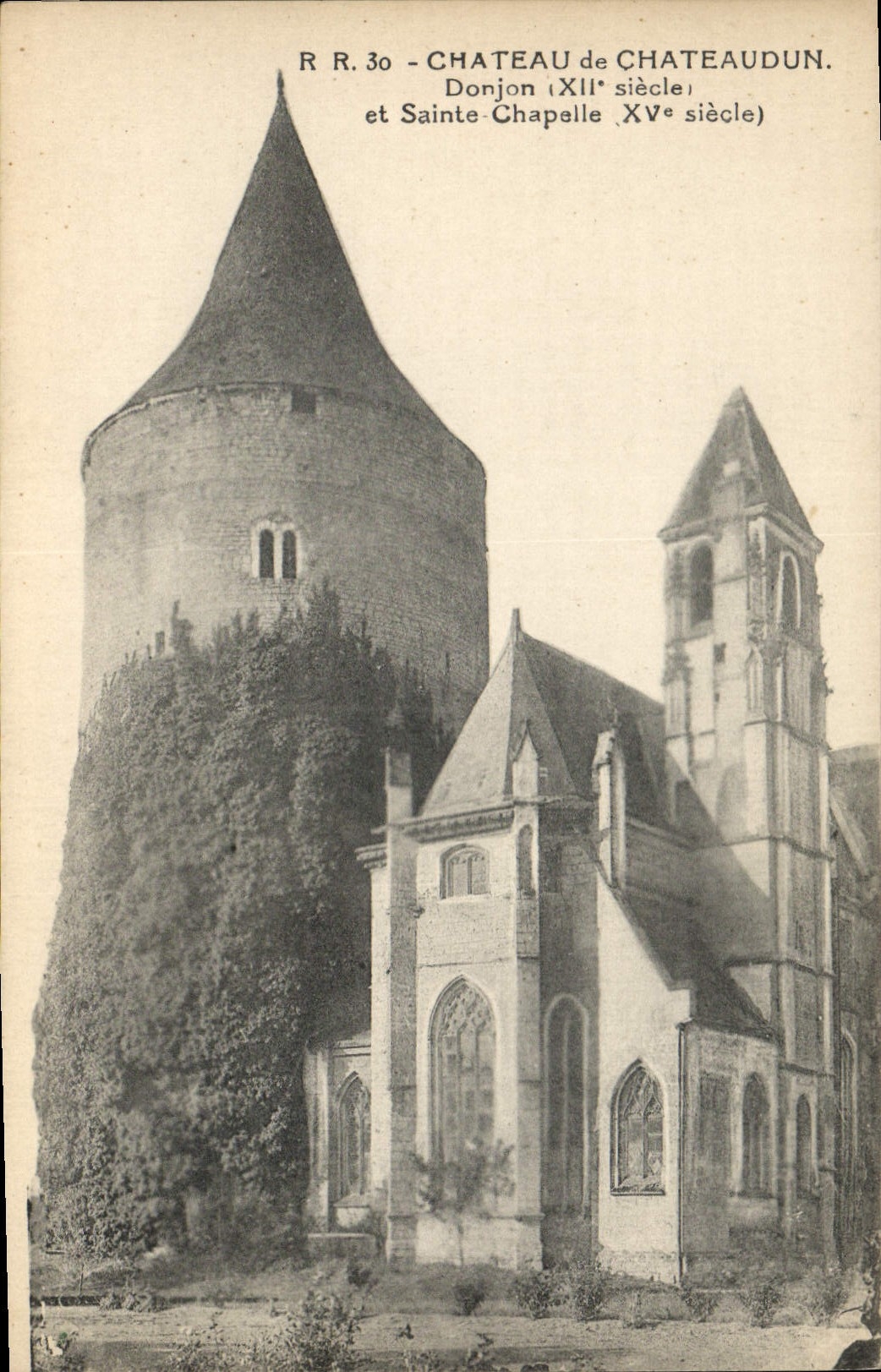 CPA Chateau de Chateaudun Donjon XII siecle et Sainte Chapelle XV siecle