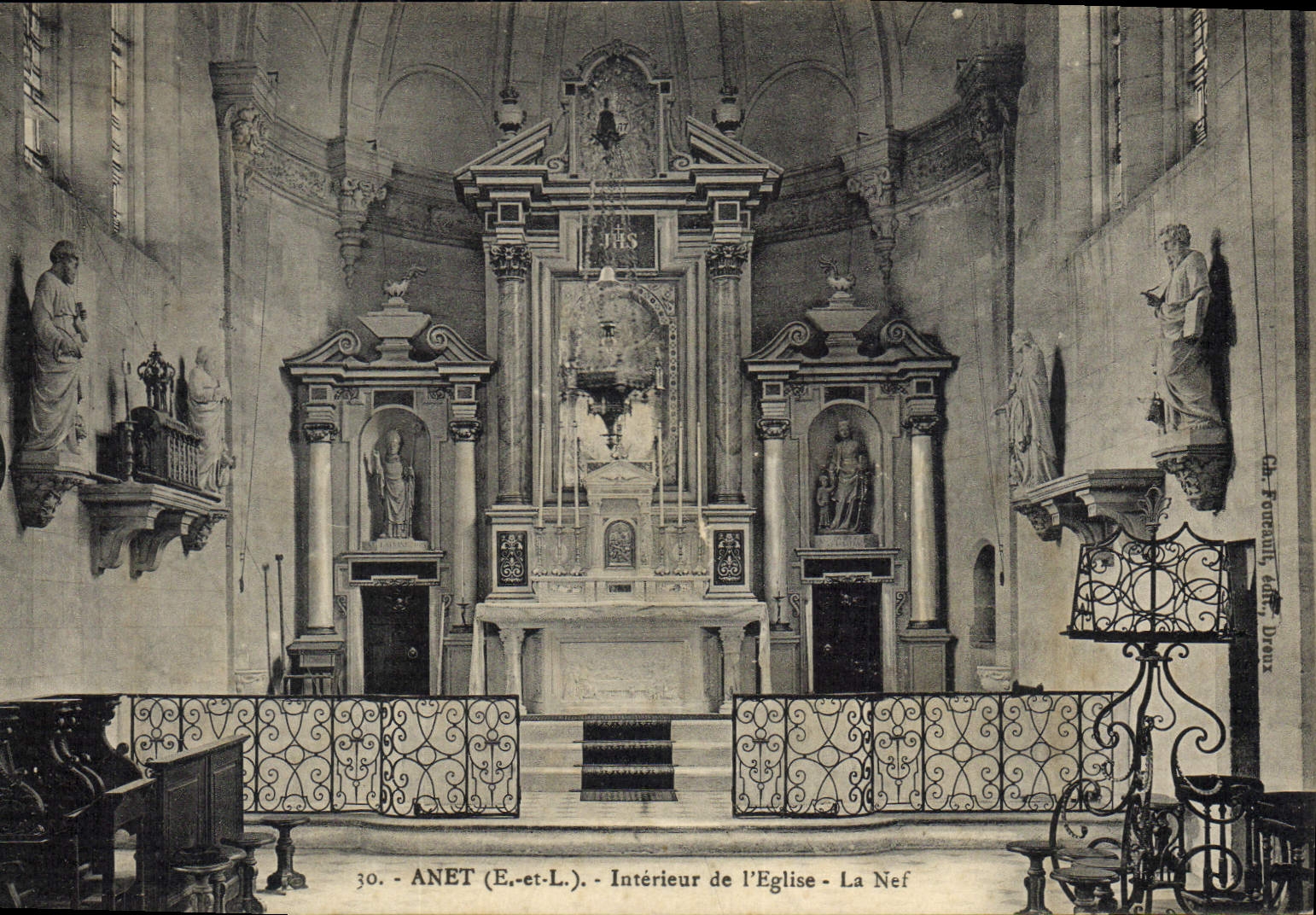CPA Anet E et L Interieur de l'Eglise La Nef 