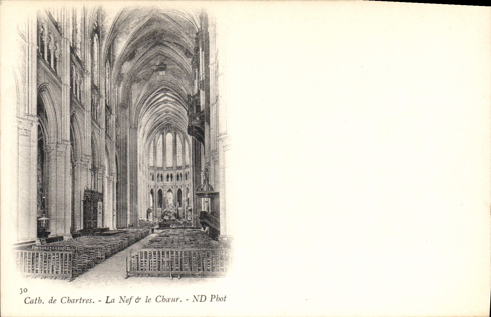 CPA Cath de Chartres La Nef et le Choeur 