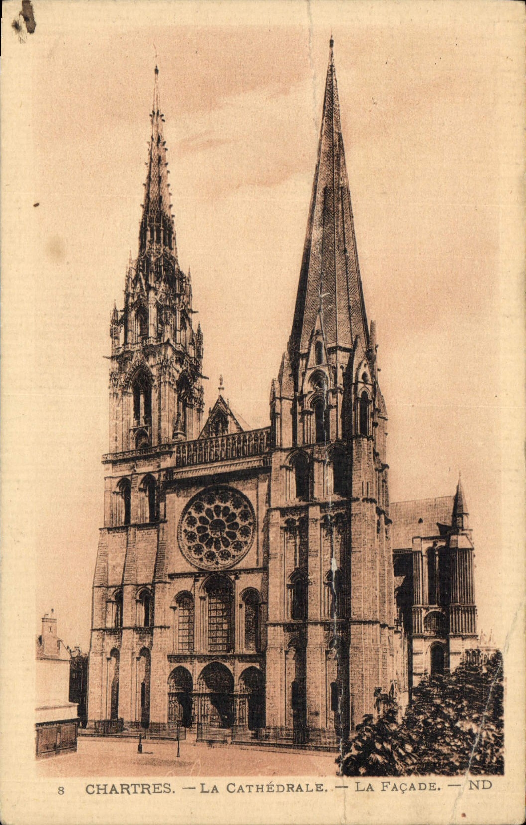 CPA Chartres La Cathedrale la facade 