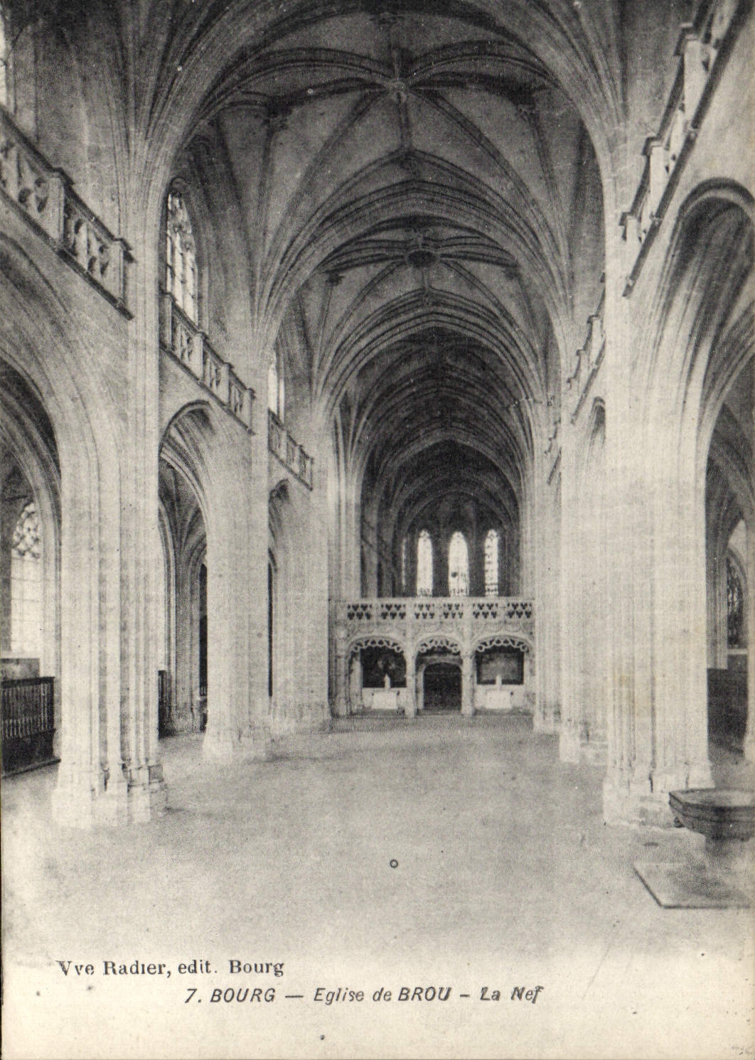 CPA Bourg Eglise de Brou la Nef 