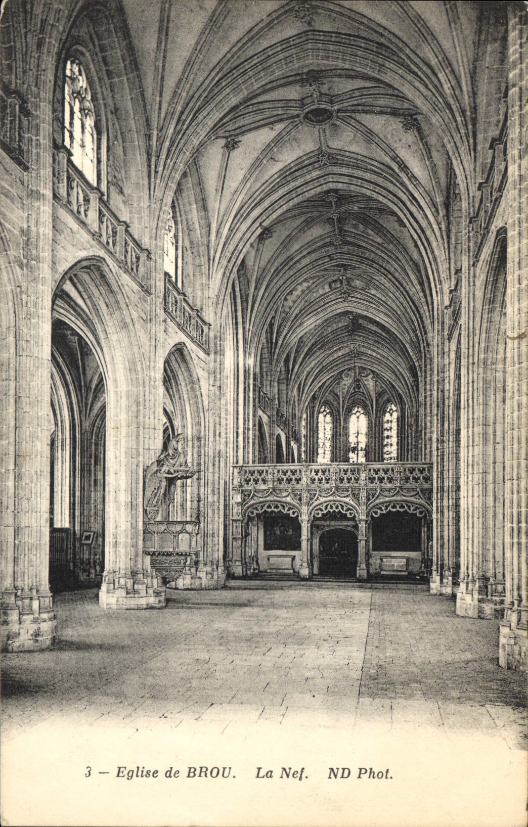 CPA Eglise de Brou La Nef 