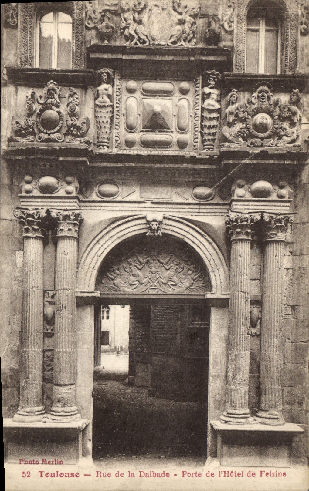 CPA Toulouse Rue de la Dalbade Porte de l'Hotel de Felains