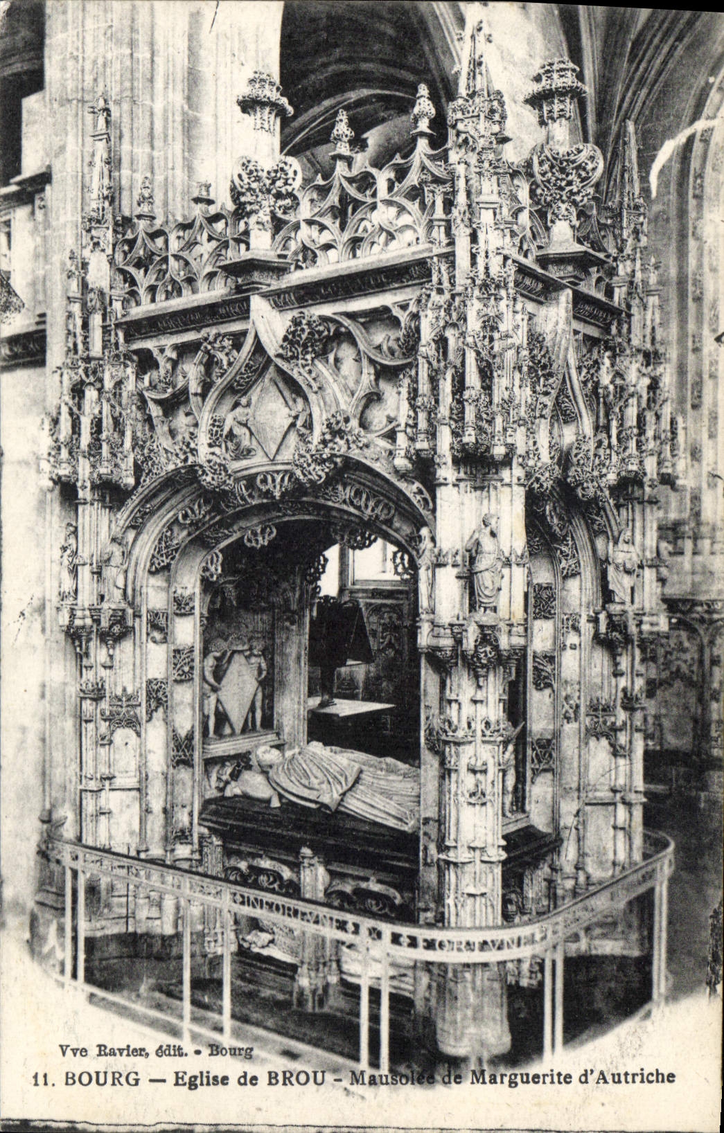 CPA Bourg Eglise de Brou Maulosee de Marguerite d'Autriche 