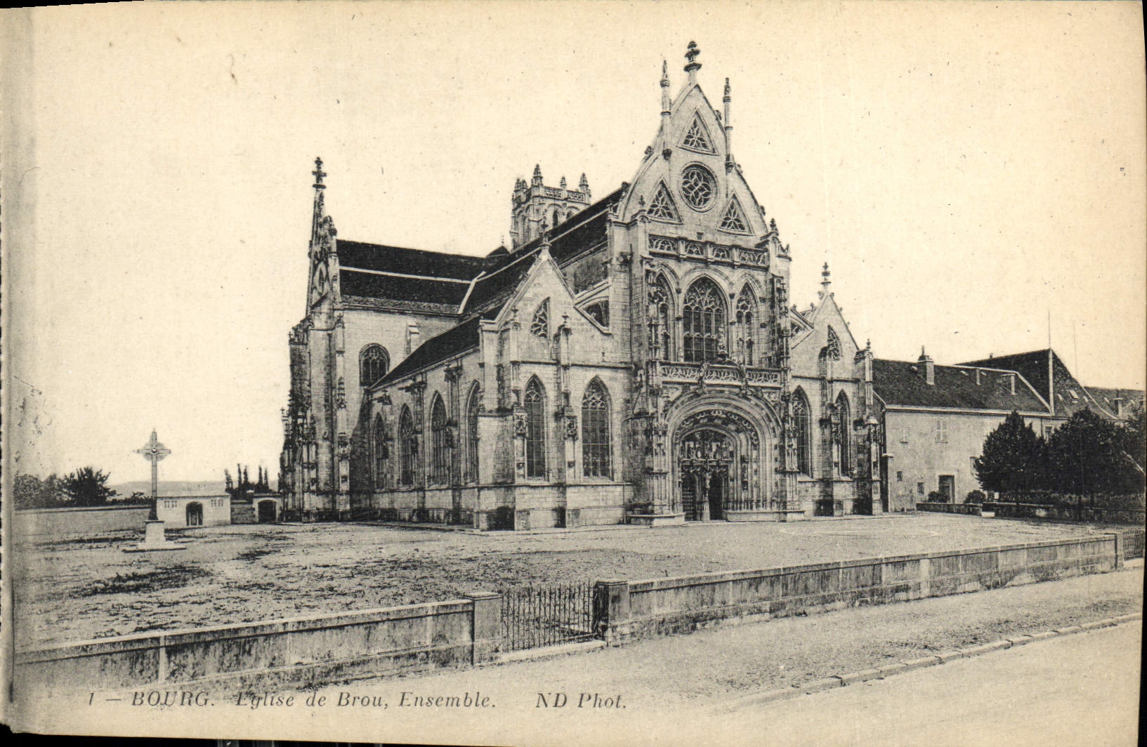 CPA Bourg Eglise de Brou Ensemble 