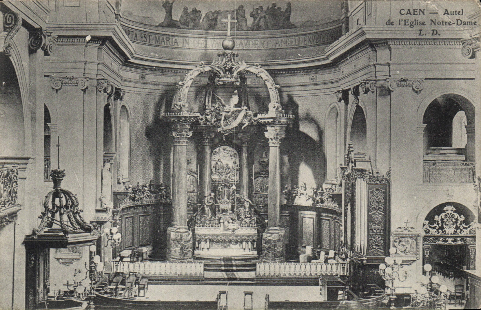 CPA Caen Autel de l'Eglise Notre Dame 