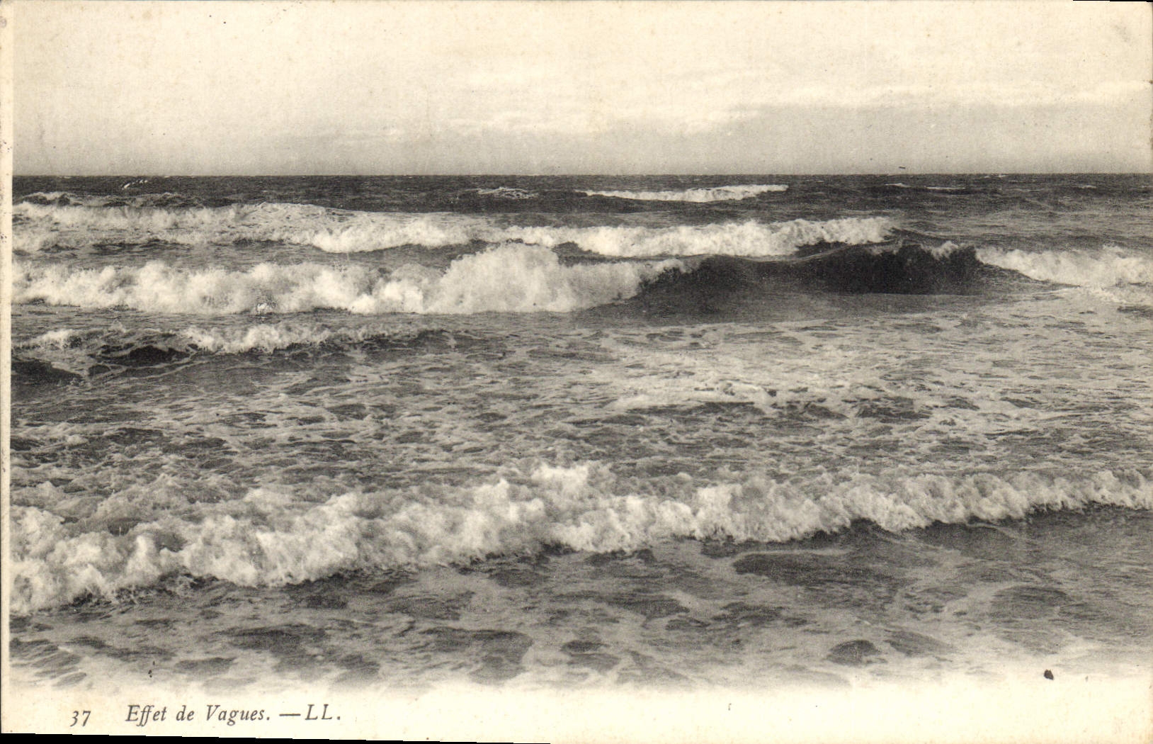 CPA Effet de Vagues 