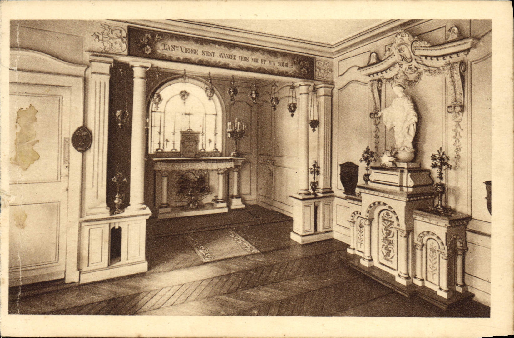 CPA La Chambre Oratoire des Baissonnets ou Therese enfant