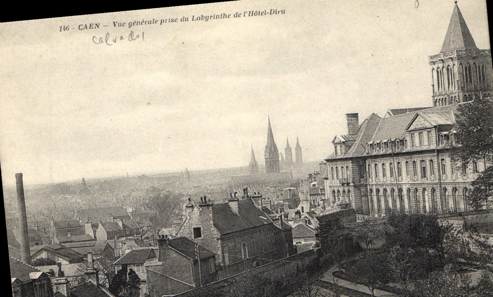 CPA Caen Vue generale prise du Labyrinthe de l'Hotel Dieu 
