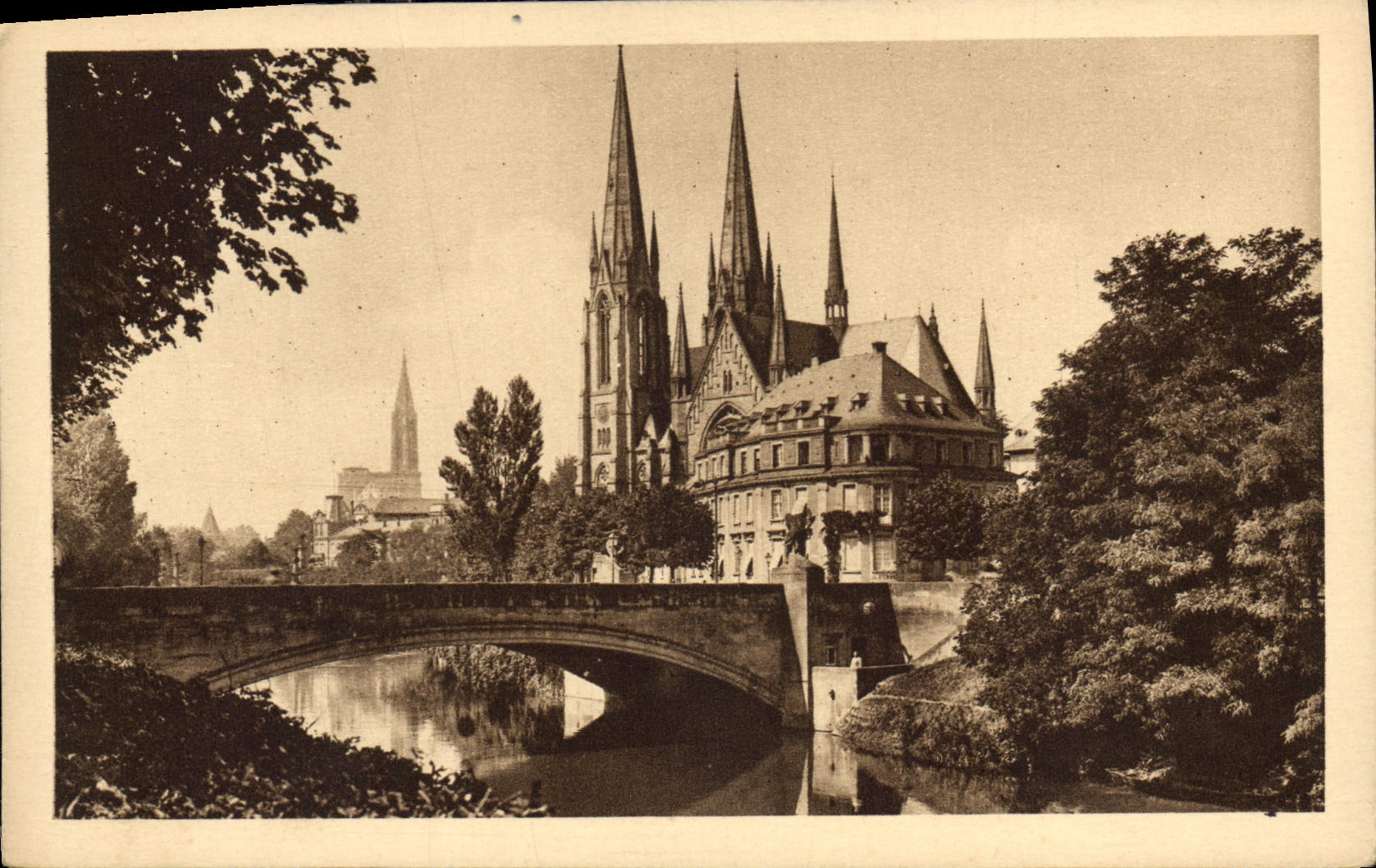 CPA Strasbourg Eglise Saint Paul et Cathedrale