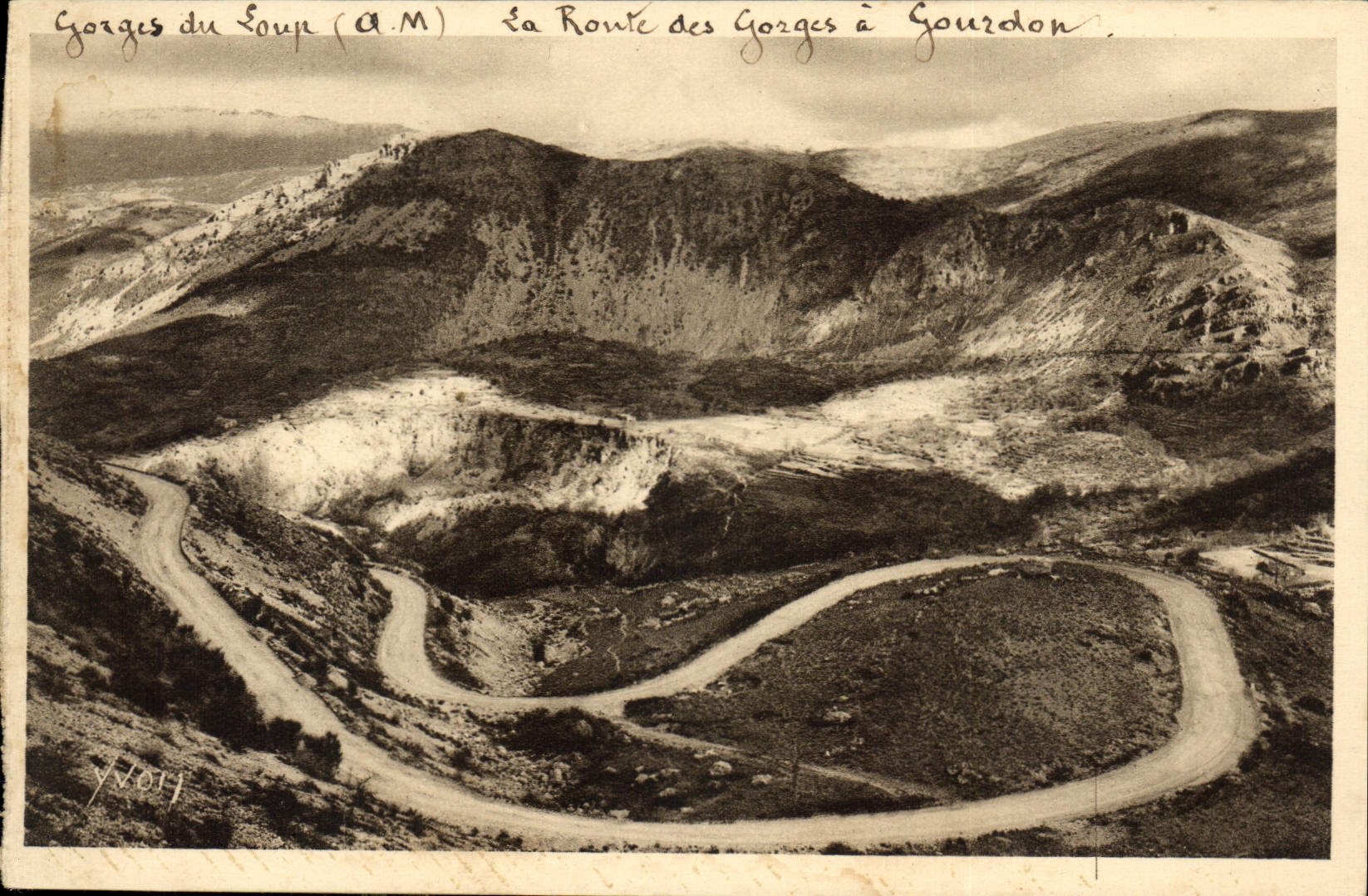 CPA La Douce France Gorges du Loup A M La Route des Gorges a Gourdon 