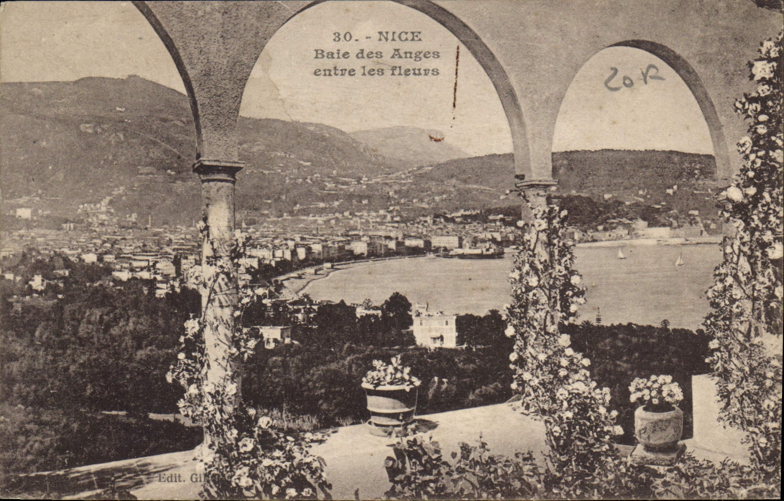 CPA Nice Baie des Anges entre les fleurs 