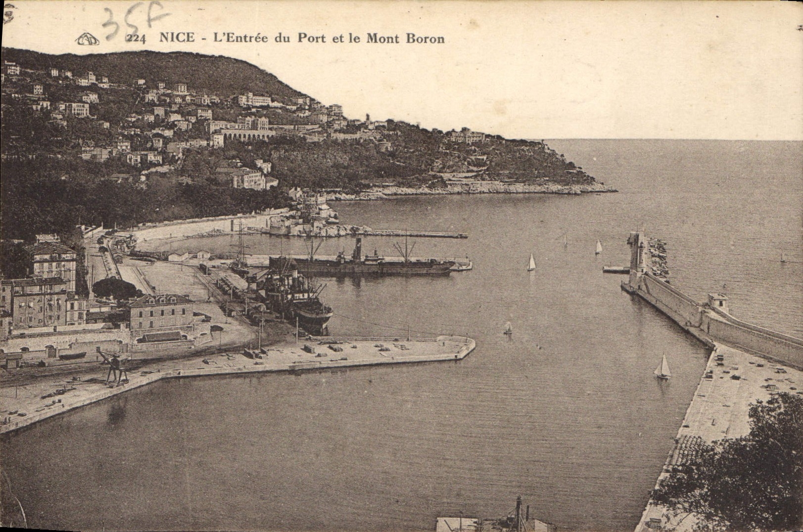 CPA Nice L'Entree du Port et le Mont Boron 