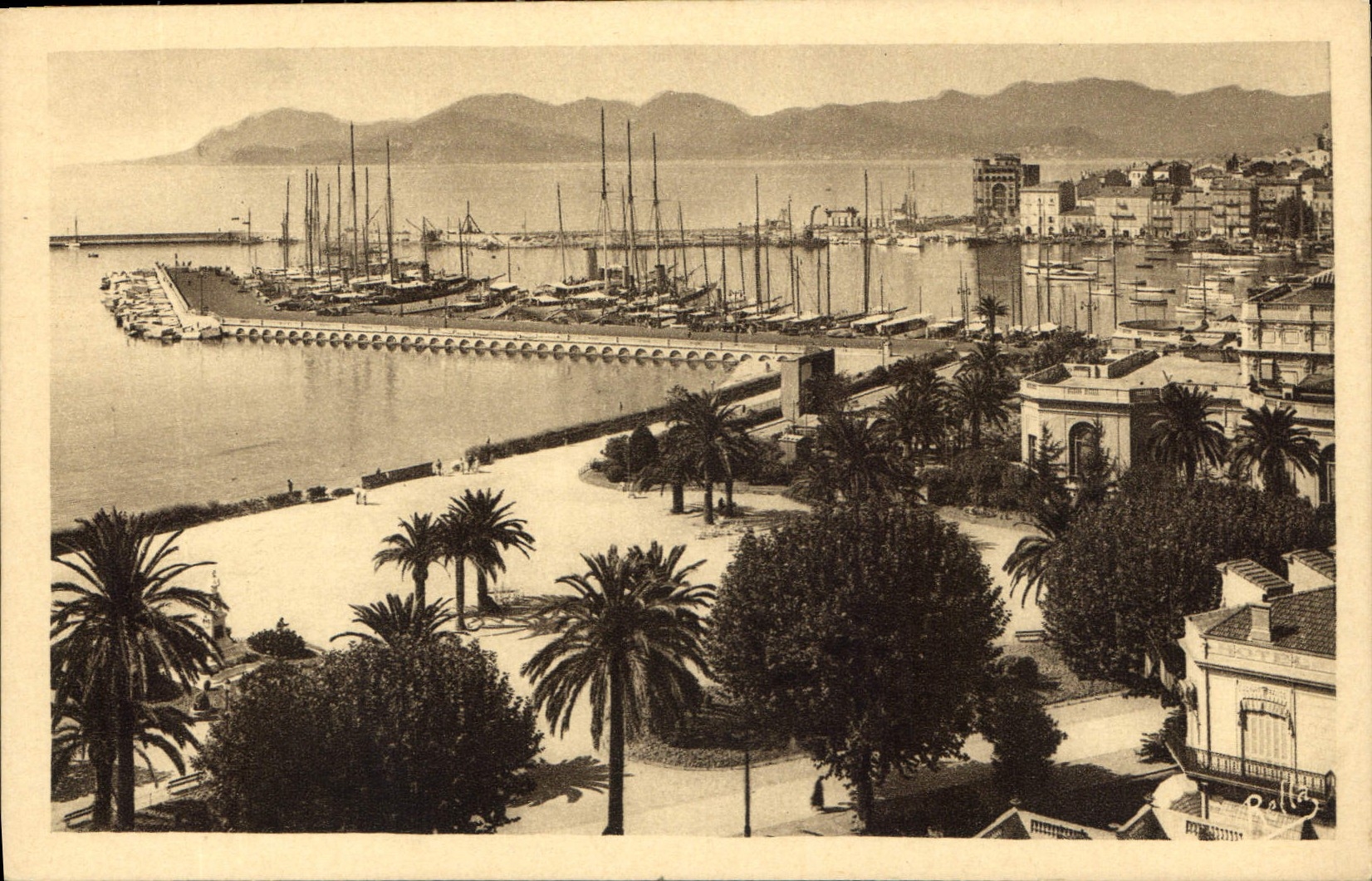 CPA Cannes Le Jetee et l'Esterel 