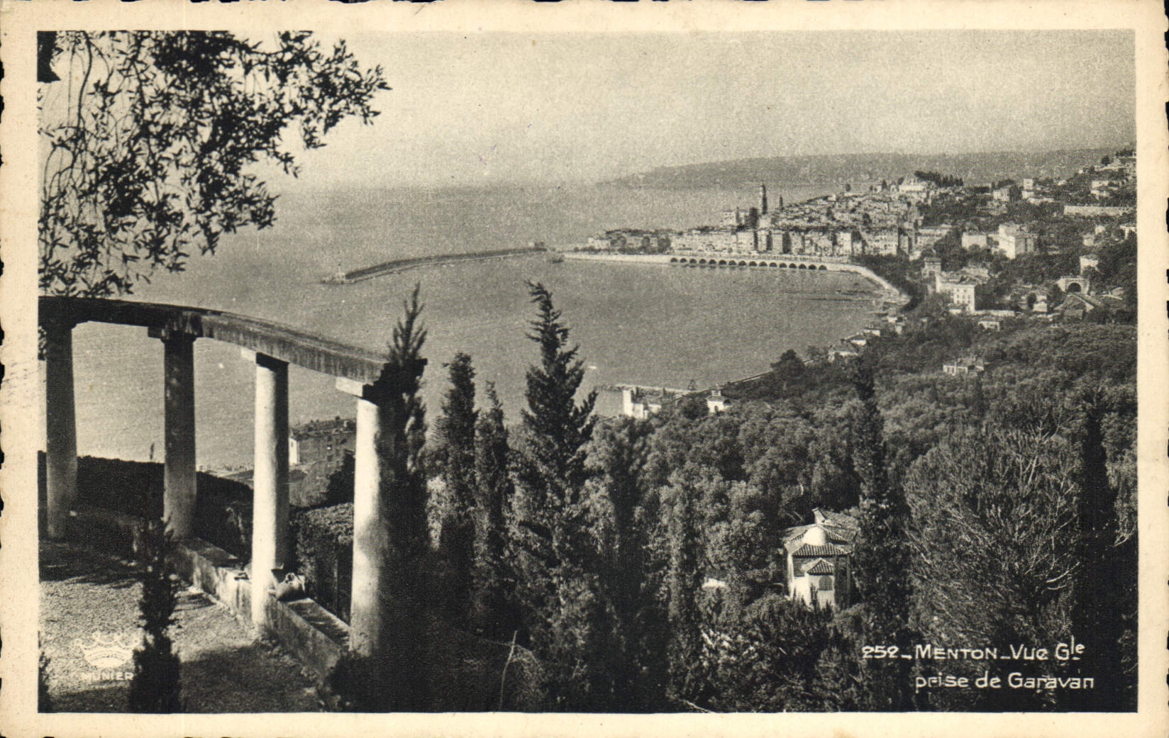 CPA Menton Vue generale prise de Garavan 