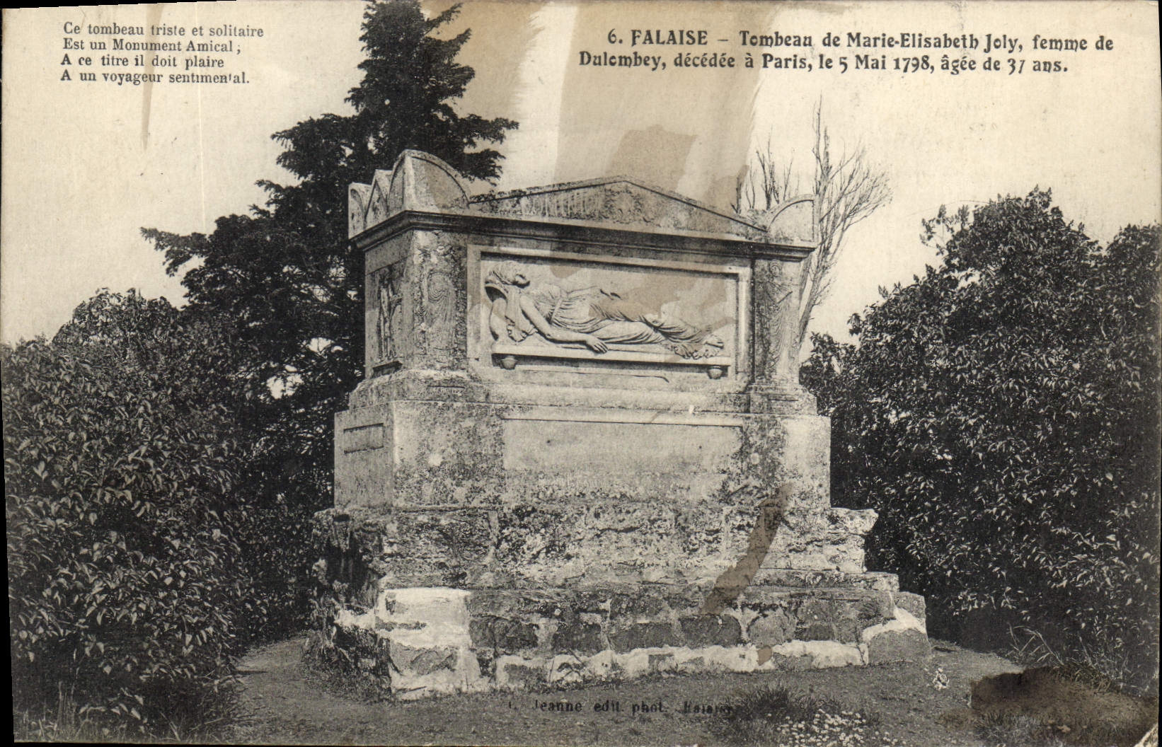 CPA Falaise Tombeau de Marie Elisabeth Jolu femme de Ducombey decedee a Parie le 5 Mai 1798 agee de