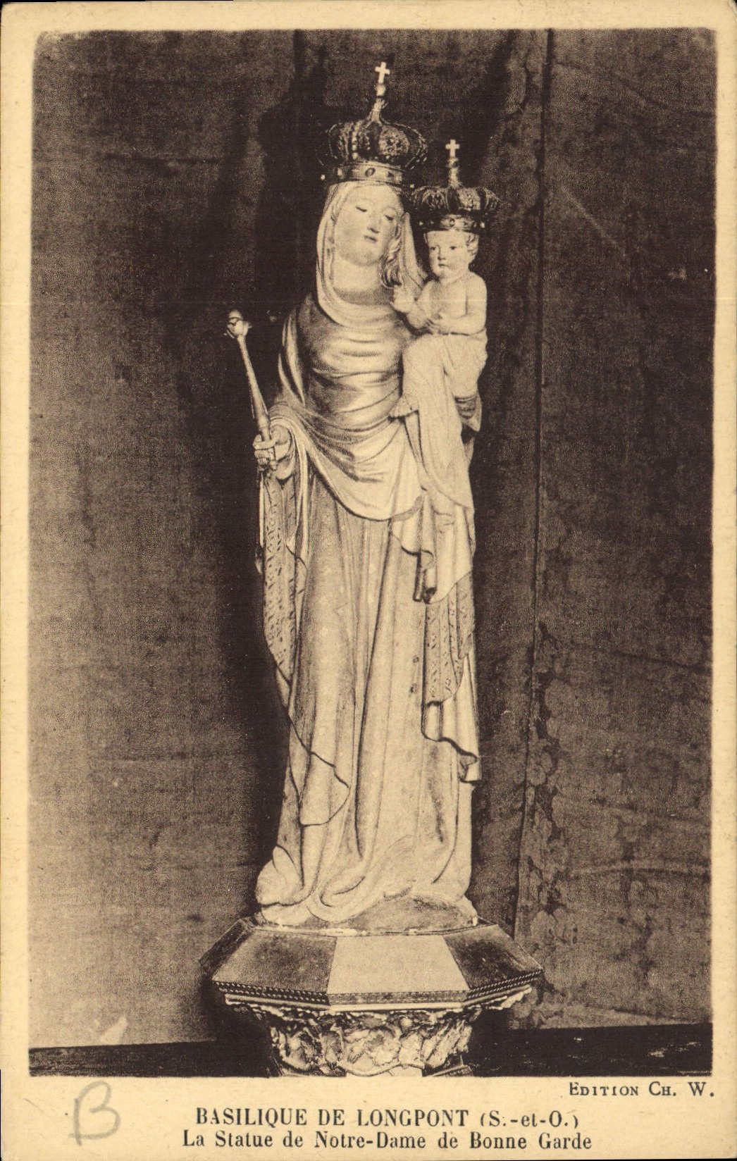 CPA Basilique de Longpont S et O la Statue de Notre Dame de Bonne Garde