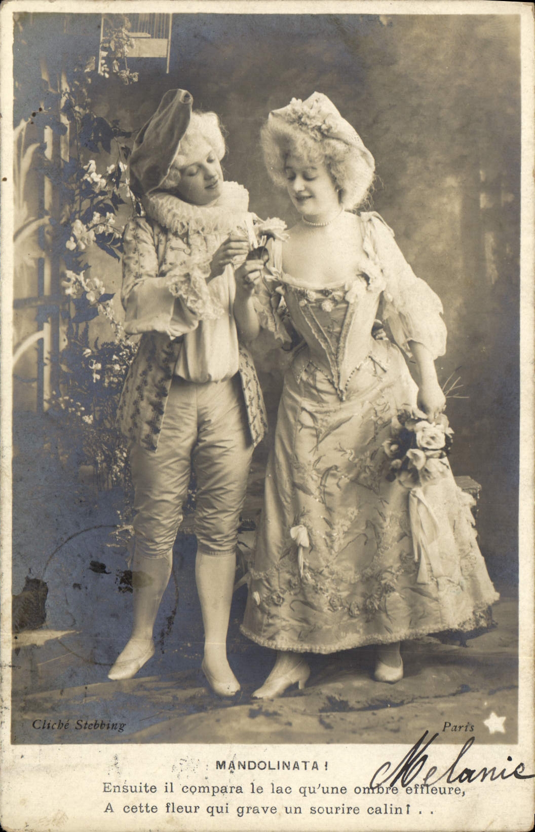 CPA Mandolinata ensuite il compara le lac qu'une ombre effleure a cette fleur qui grave un sourire c