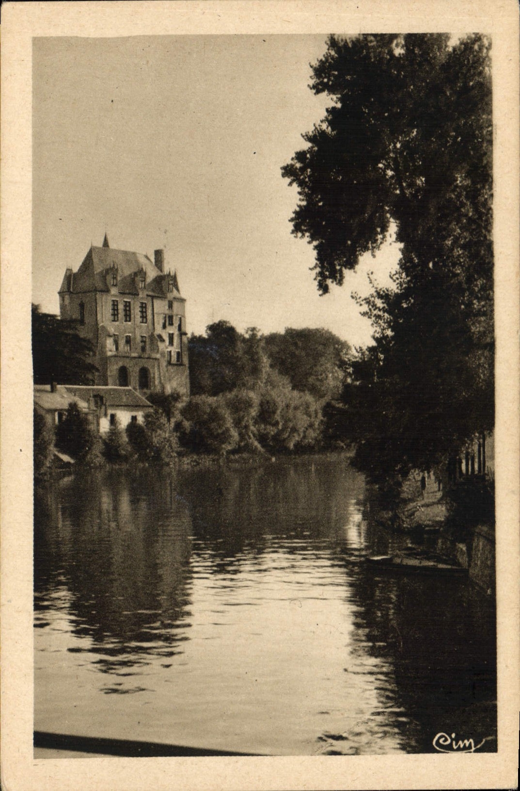 CPA Chateauroux Indre les bords de l'Indre et le Chateau Raoul