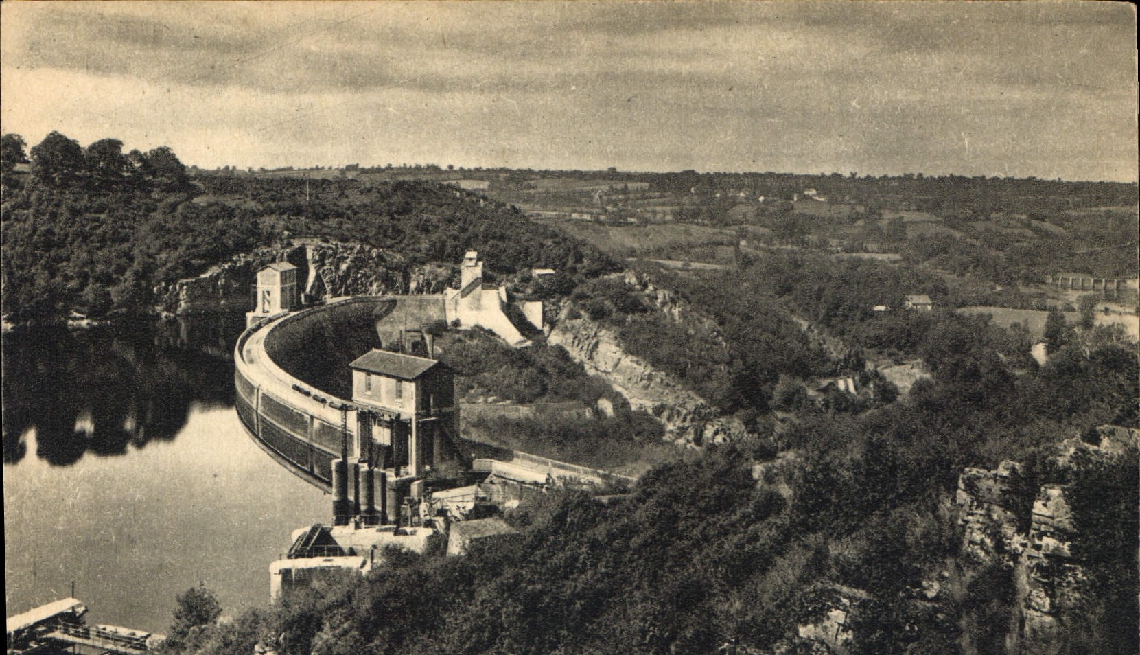 CPA Barrage d'Eguzon et Pont des Piles vue d'ensemble 