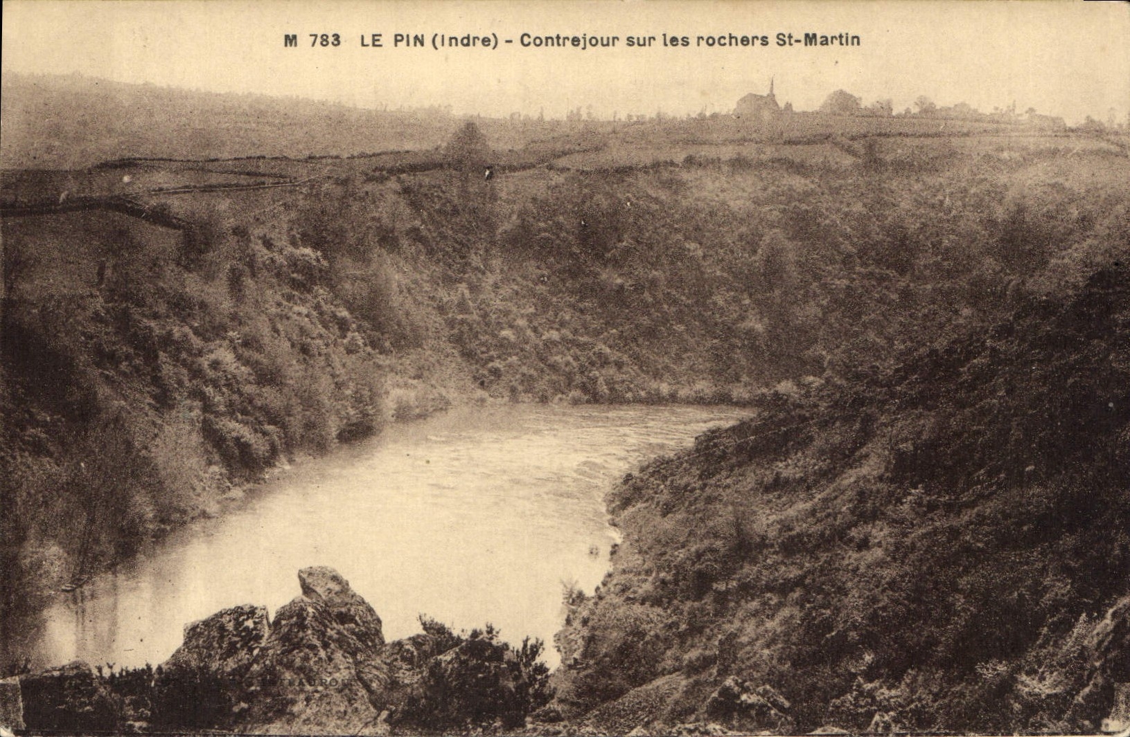 CPA Le Pin Indre Contrejour sur les rochers St Martin 