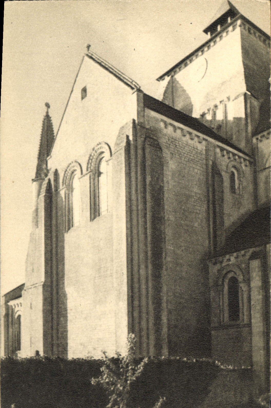 CPA Fontgombault l'eglise abbatiale le Transept nord 