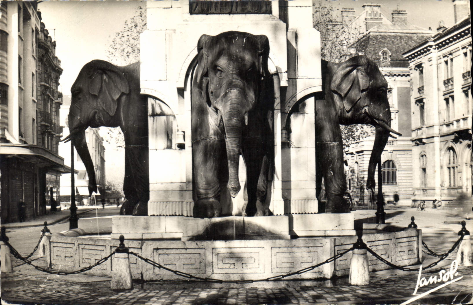 CPA Chambery Savoie la Fontaine des Elephants 