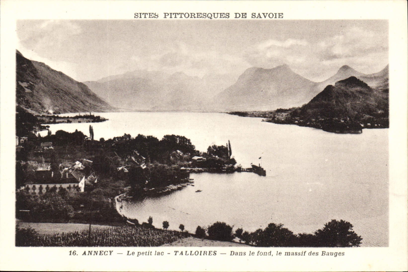 CPA Annecy le Petit Lac Talloires dans le fond le Massif des Bauges