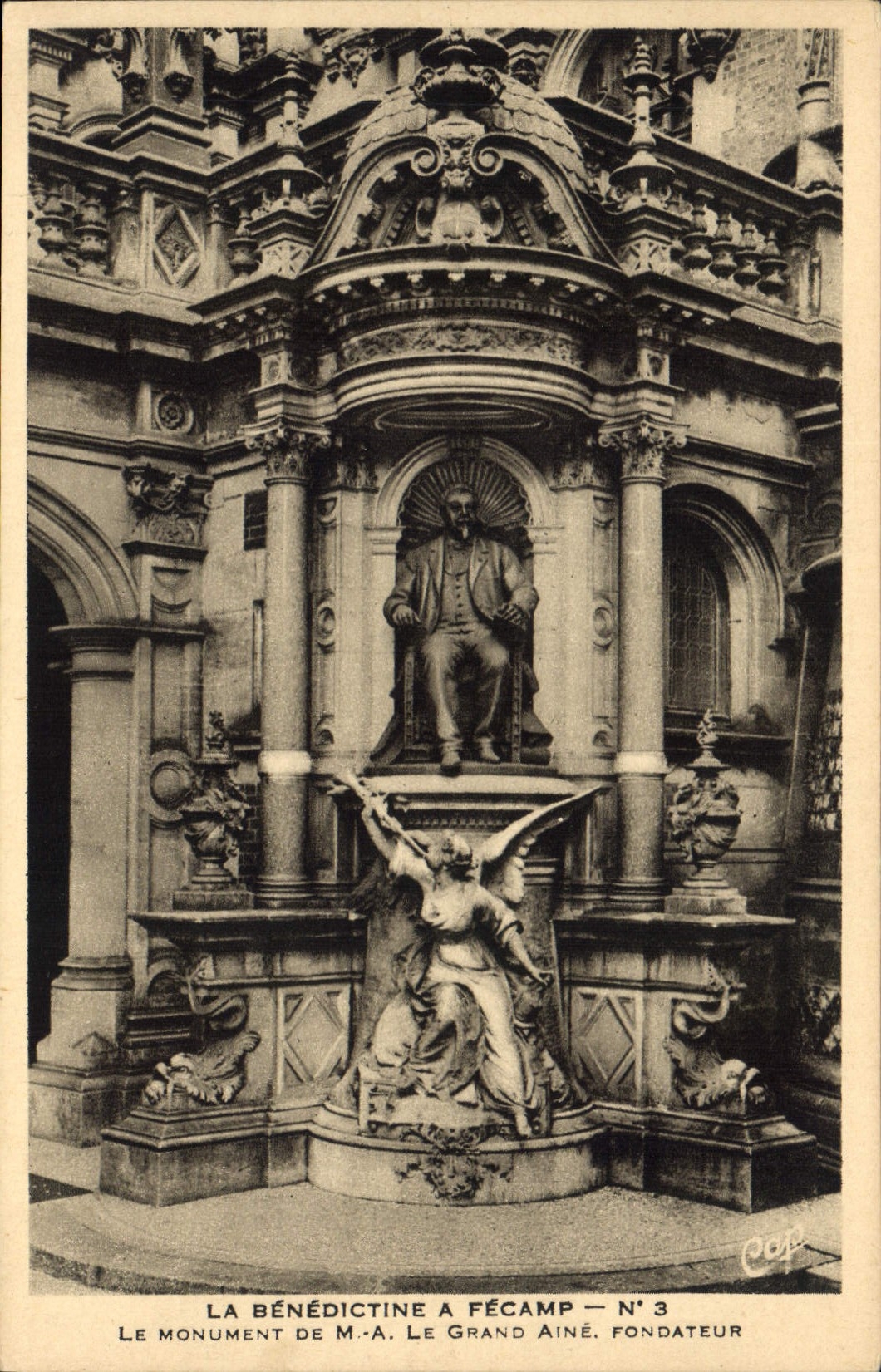 CPA La Benedictine a Fecamp le Monument de M A la Grand Aine Fondateur