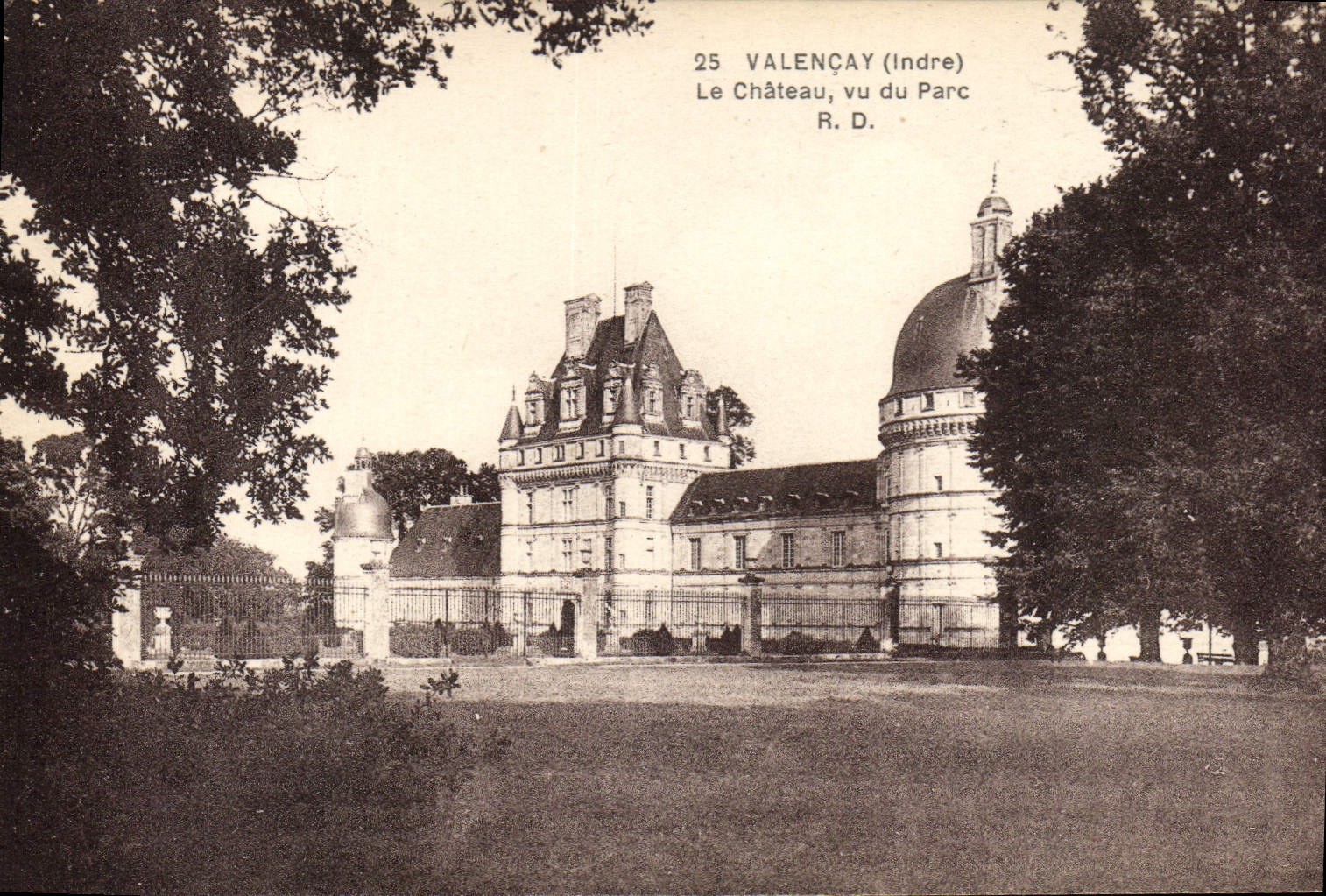 CPA Valencay Indre le Chateau vu du Parc 